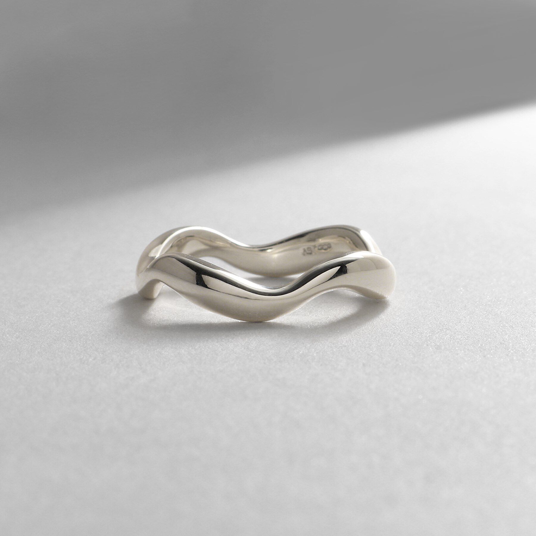 COCOSHNIK ONKITSCH「シルバー ニュアンスリング ウェーブ」|リング|