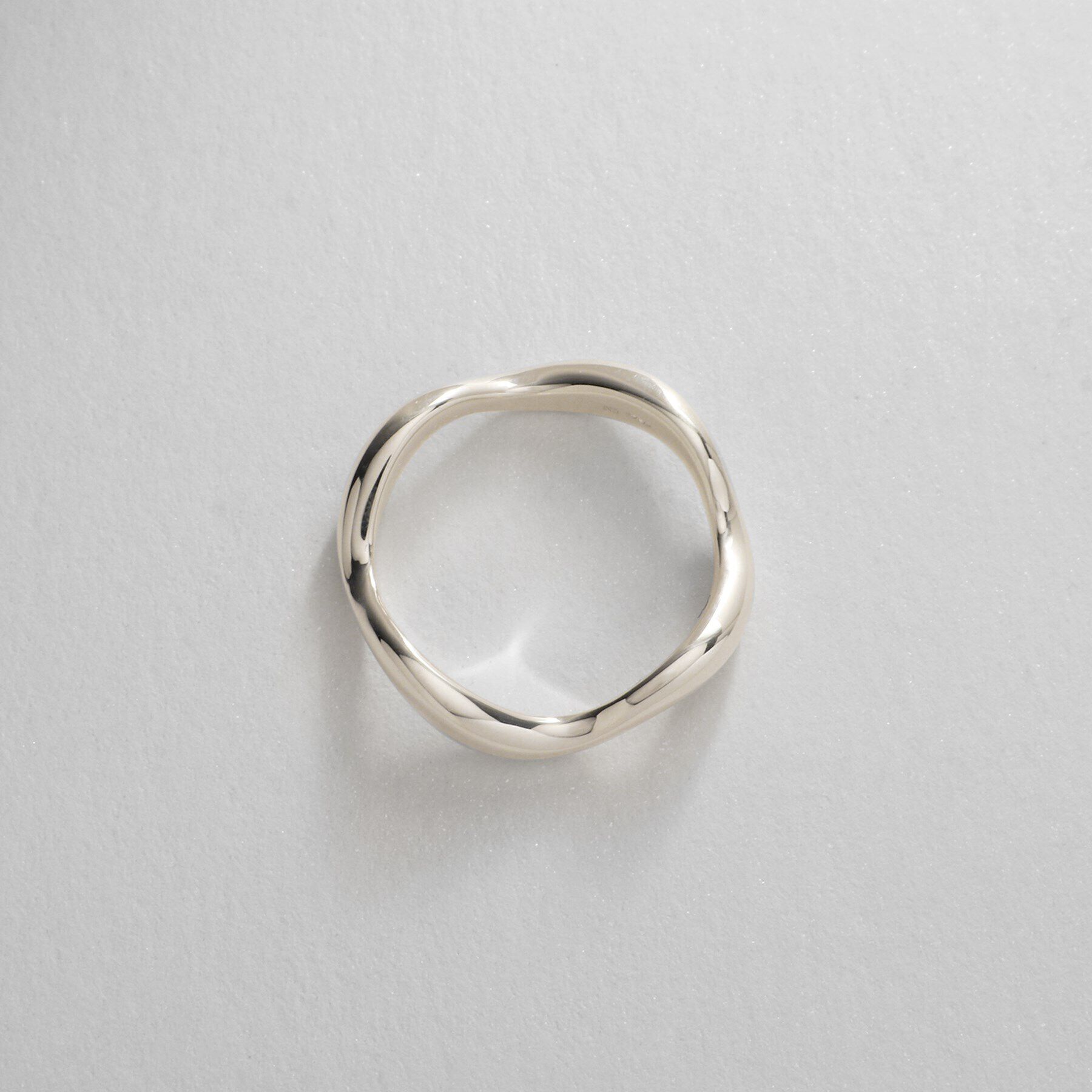 COCOSHNIK ONKITSCH「シルバー ニュアンスリング ウェーブ」|リング|