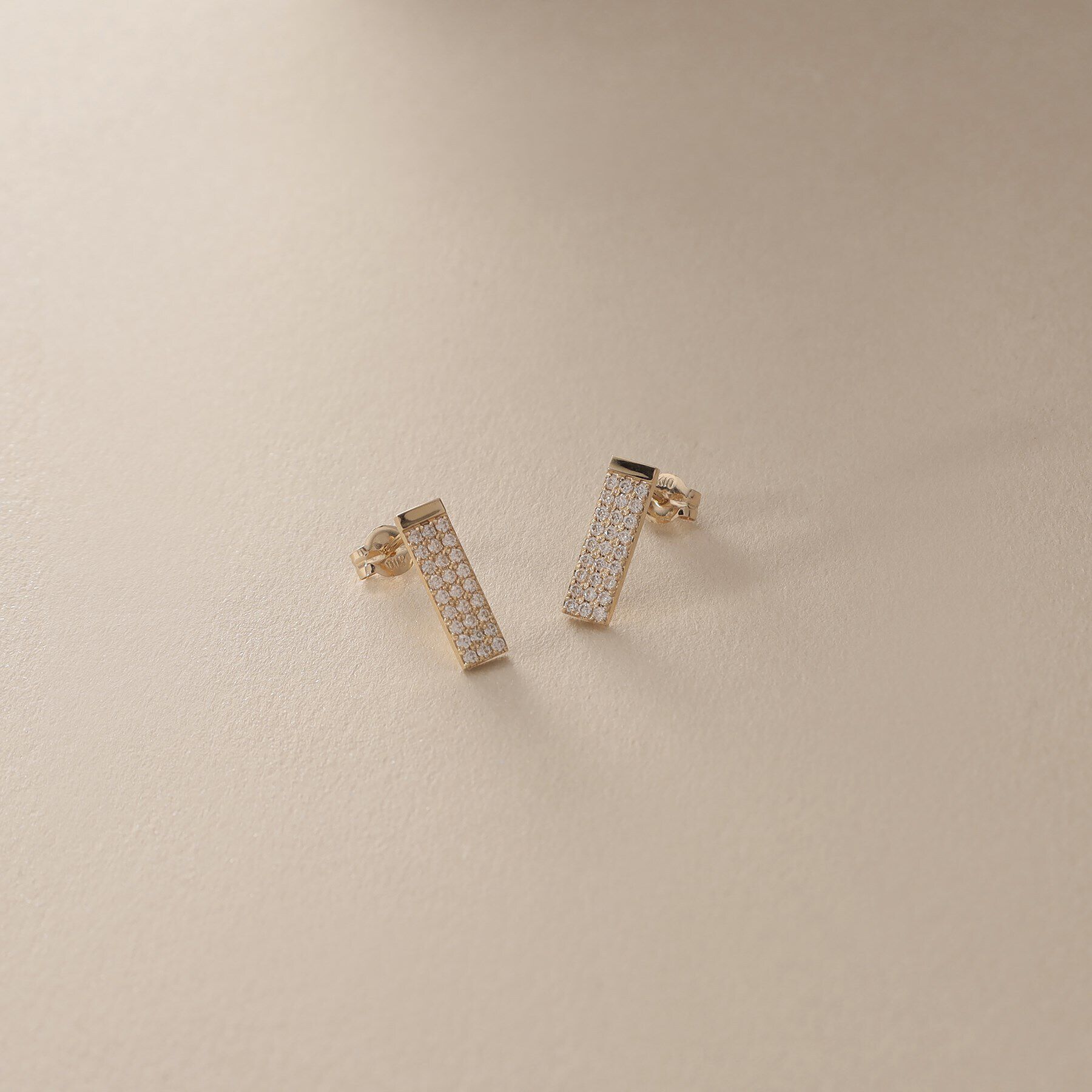 COCOSHNIK「K10【サステナブル】モアサナイトパヴェ スタッドピアス」|ピアス|