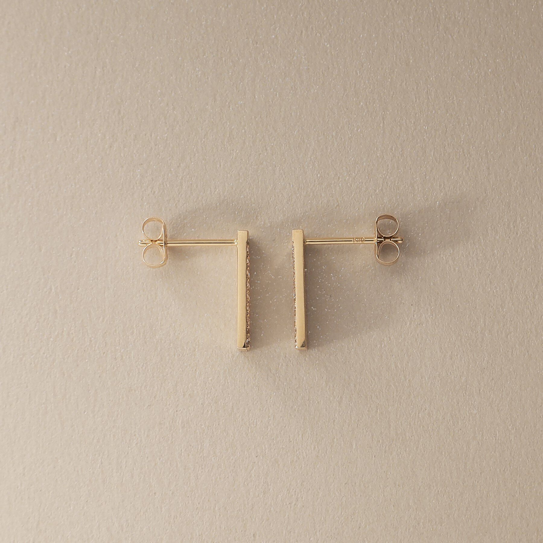 COCOSHNIK「K10【サステナブル】モアサナイトパヴェ スタッドピアス」|ピアス|