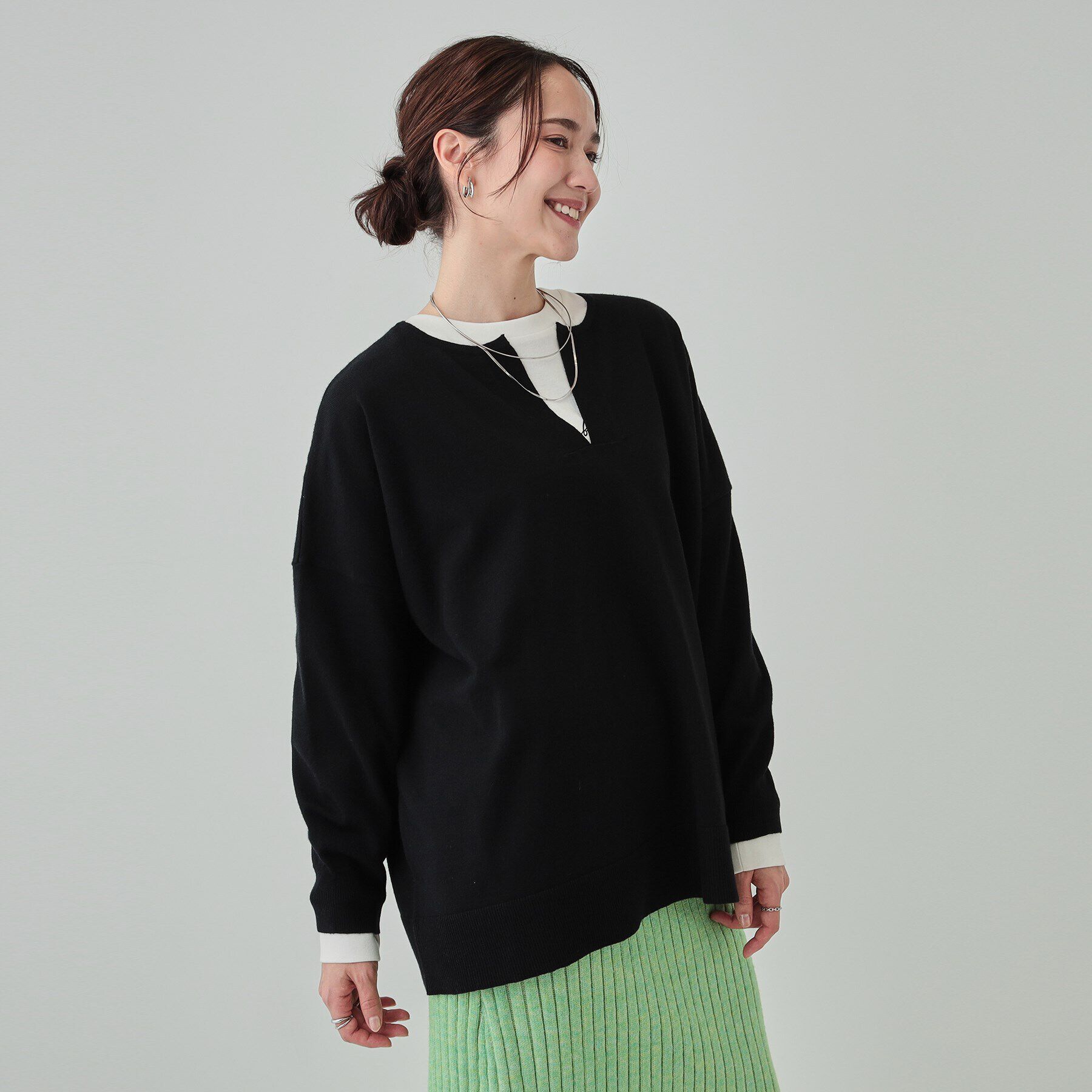 SHOO･LA･RUE「【洗える】レイヤードコーデも楽しめる もちもちVネックニット」|ニット・セーター|