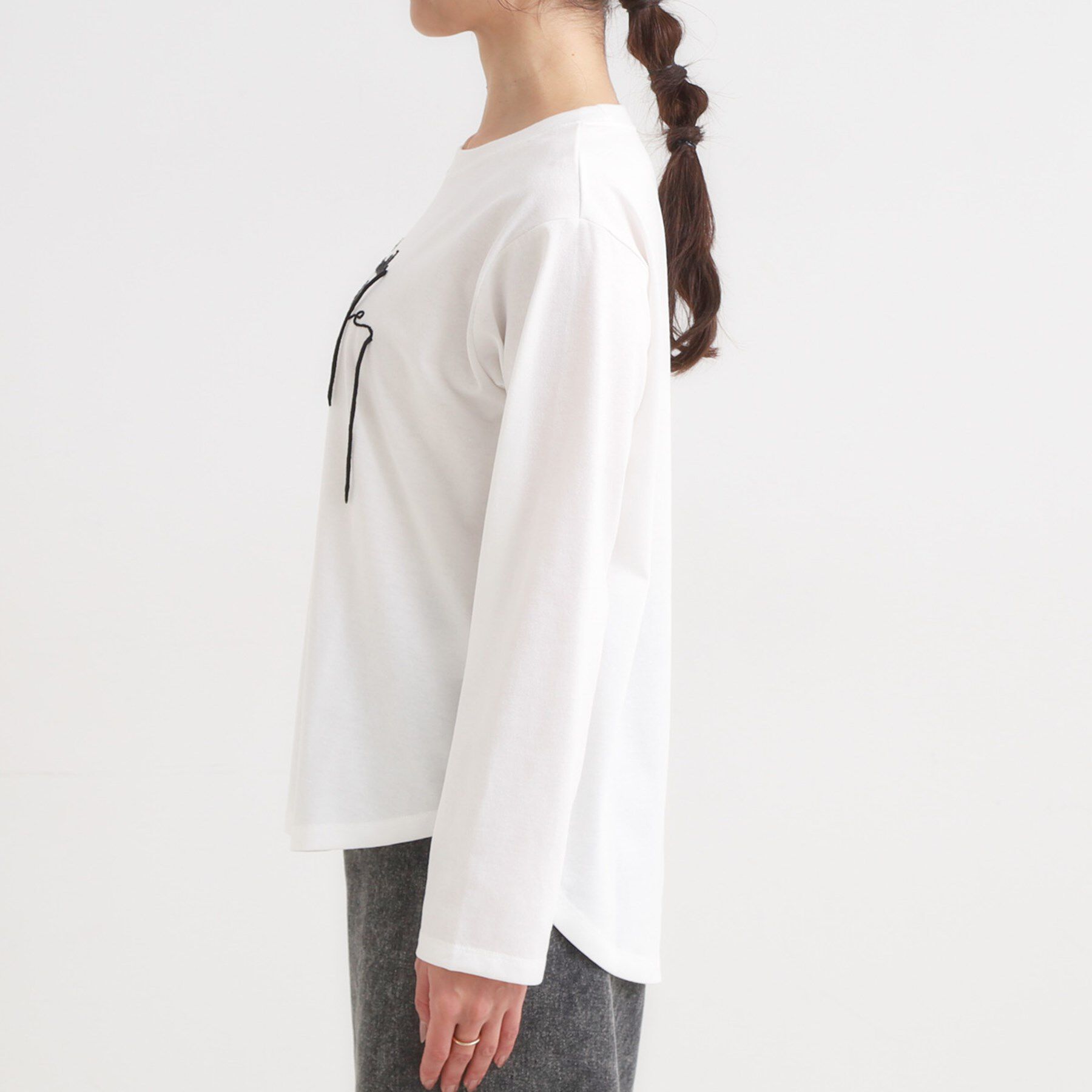 SHOO･LA･RUE「【洗濯機可/S-LL】周りと差がつく チェーンステッチロゴロンT」|Tシャツ・カットソー|