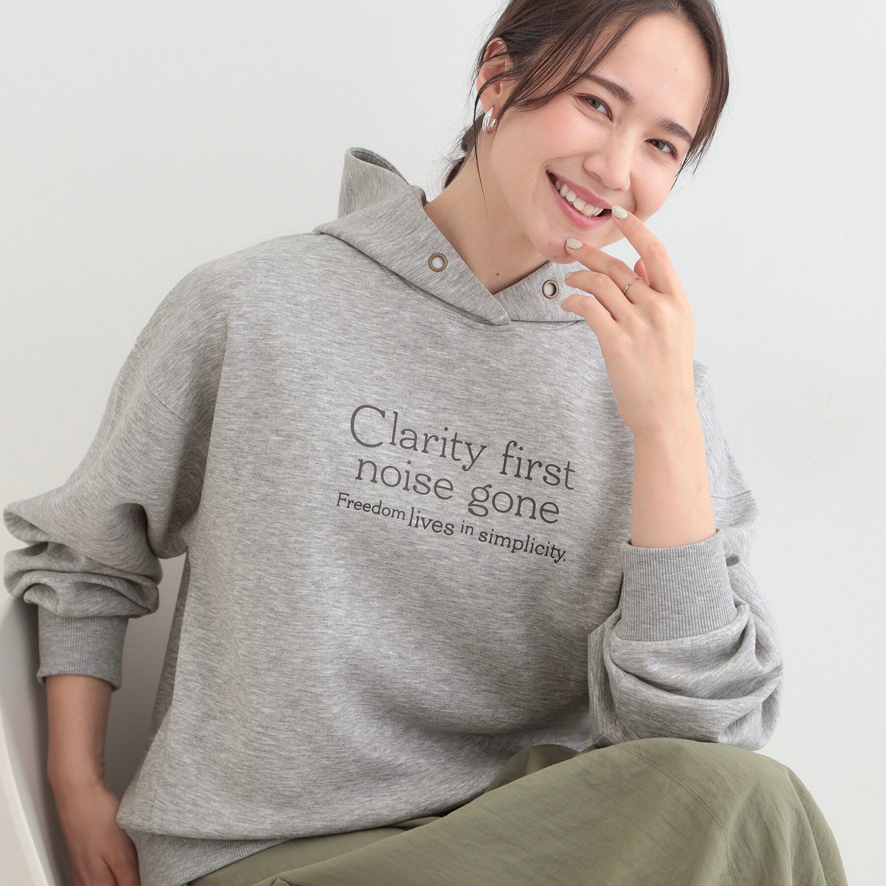 SHOO･LA･RUE「【セットアップ可/S-LL/なめらかタッチ】選べる3柄 ロゴ入りプルパーカ」|パーカー|グレー(112)