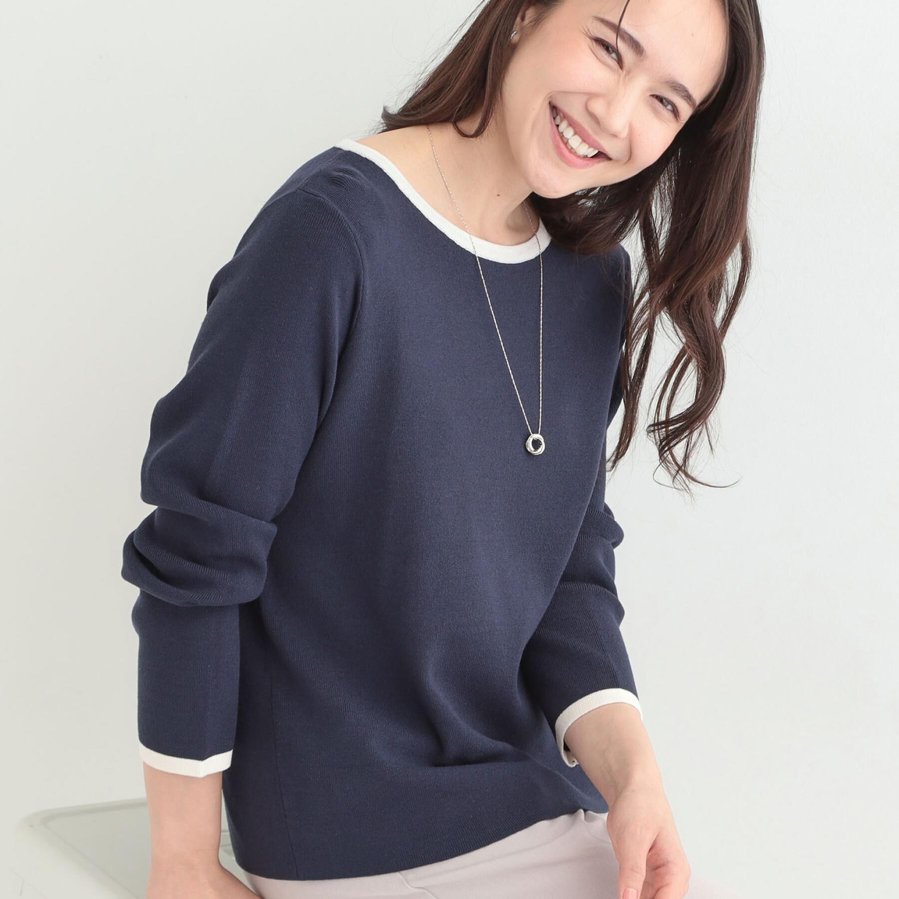 SHOO･LA･RUE「【洗濯機可/S-LL/アンサンブル可】すっきりと好印象 配色クルーネックニット」|ニット・セーター|ネイビー(594)