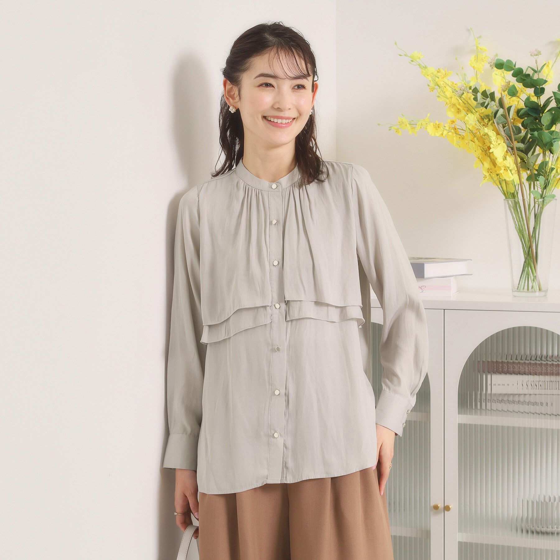 ITS&rsquo;DEMO「【手洗い可】サテンティアードブラウス」|シャツ・ブラウス|グレージュ(050)