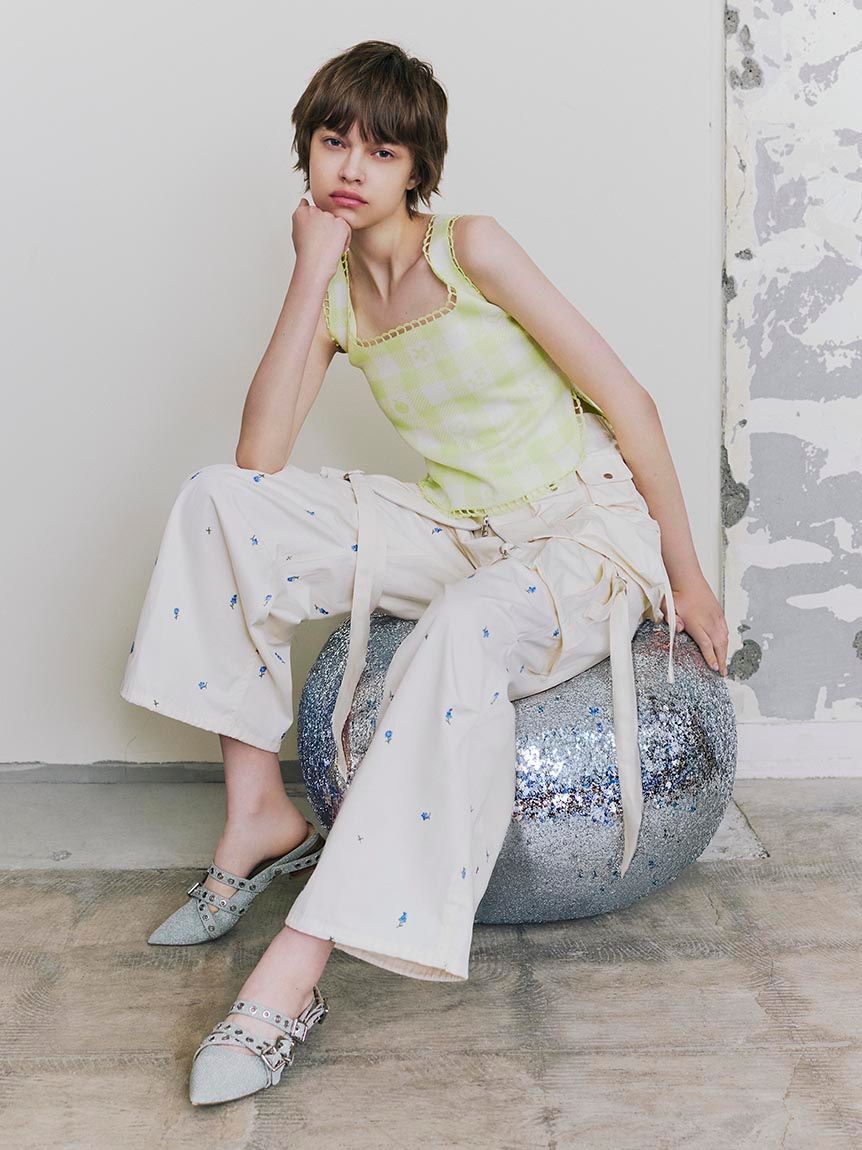 FURFUR「【WEB・一部店舗限定カラー】フラワー刺繍カーゴパンツ」|チノ|