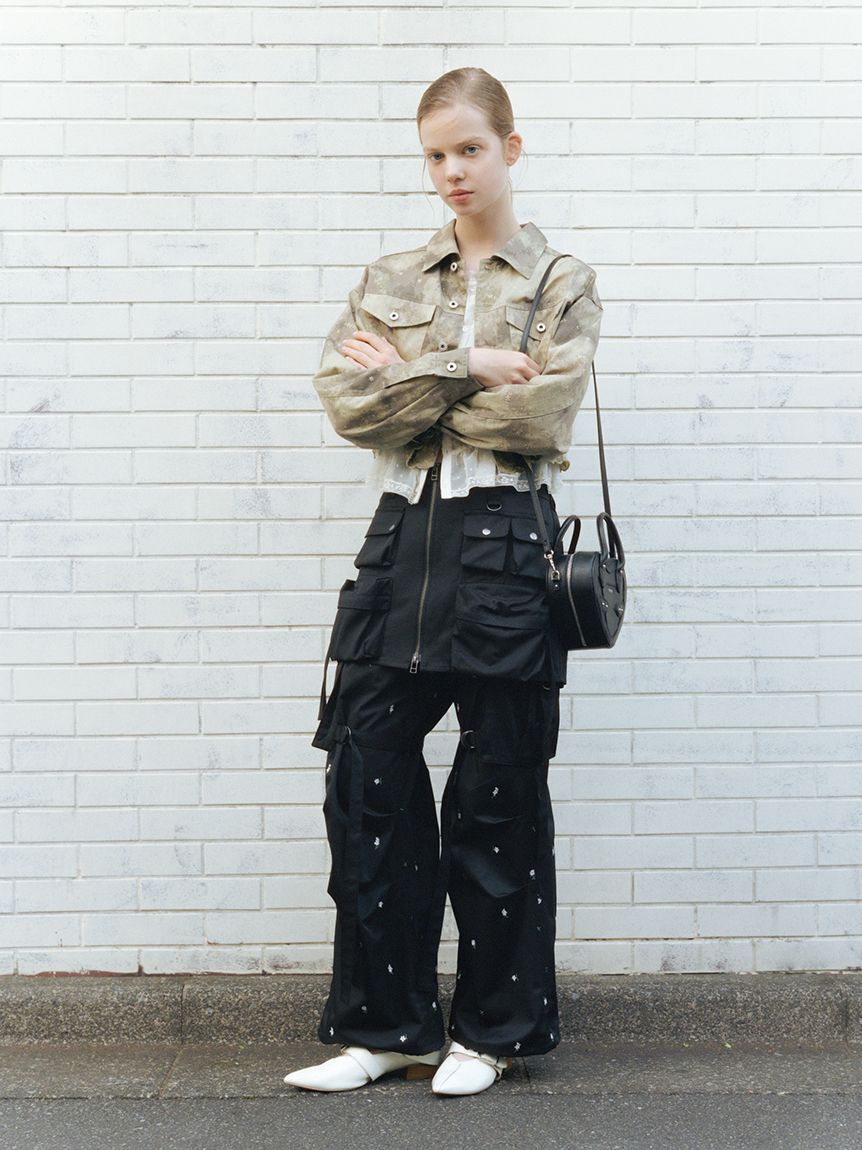 FURFUR「【WEB・一部店舗限定カラー】フラワー刺繍カーゴパンツ」|チノ|