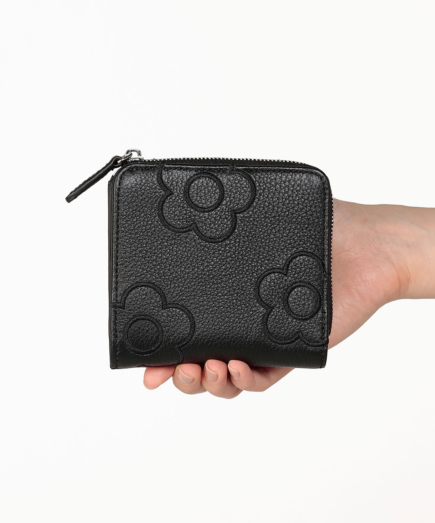 MARY QUANT「エンブロデイジーライン ウォレット」|財布|ブラック