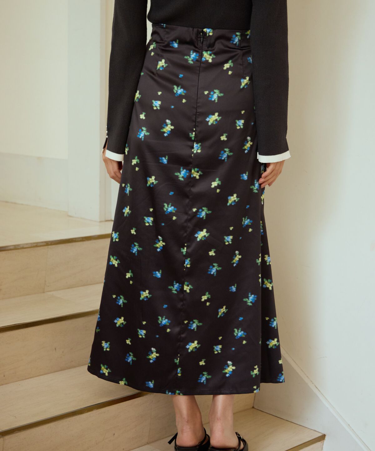 アンドクチュール「ブラーフラワープリントナロースカート」|タイト|