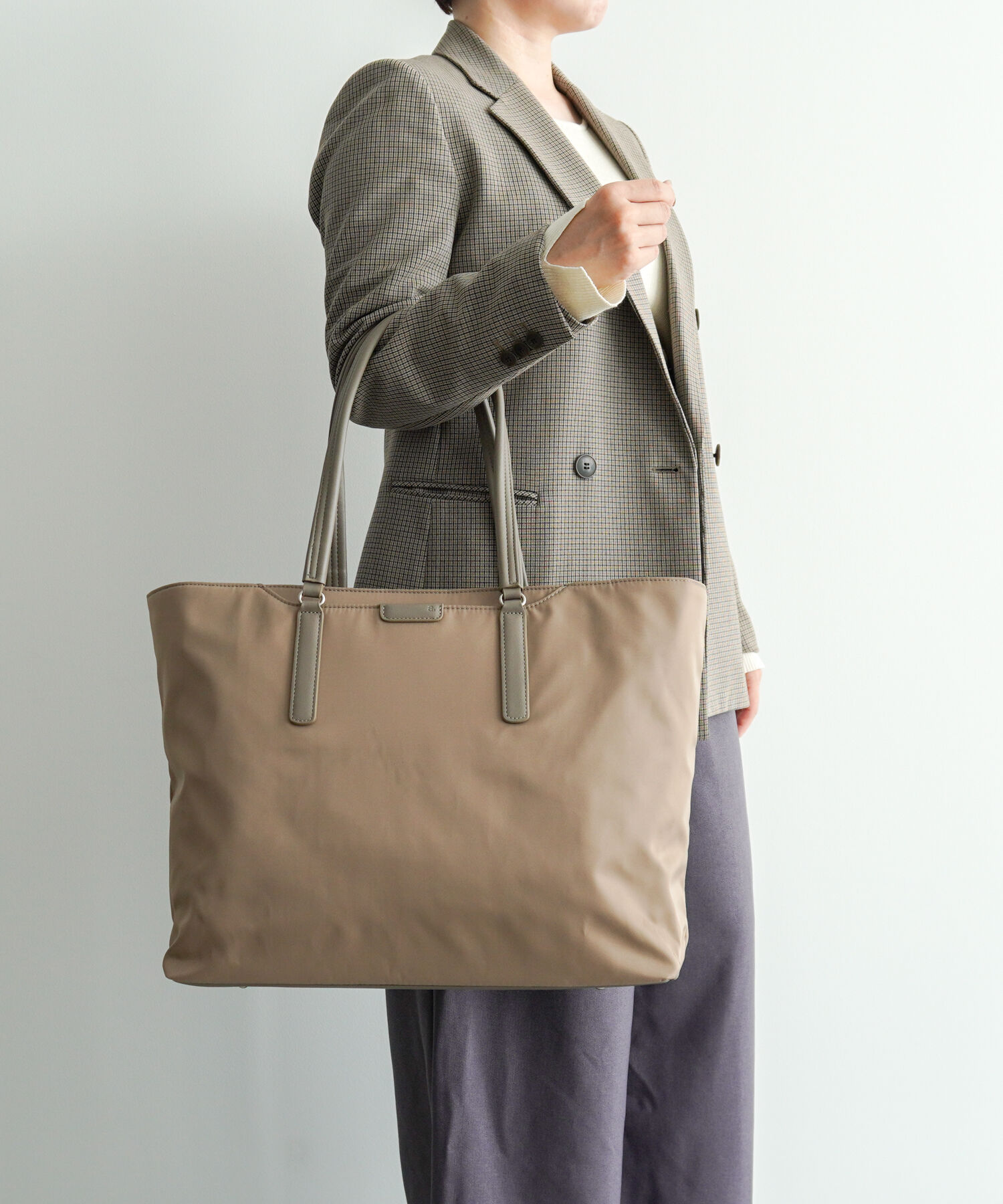 ace.「ace.／エース フロモ トートバッグ レディースビジネス B4 14.0インチサイズ 68812」|トートバッグ|グレージュ