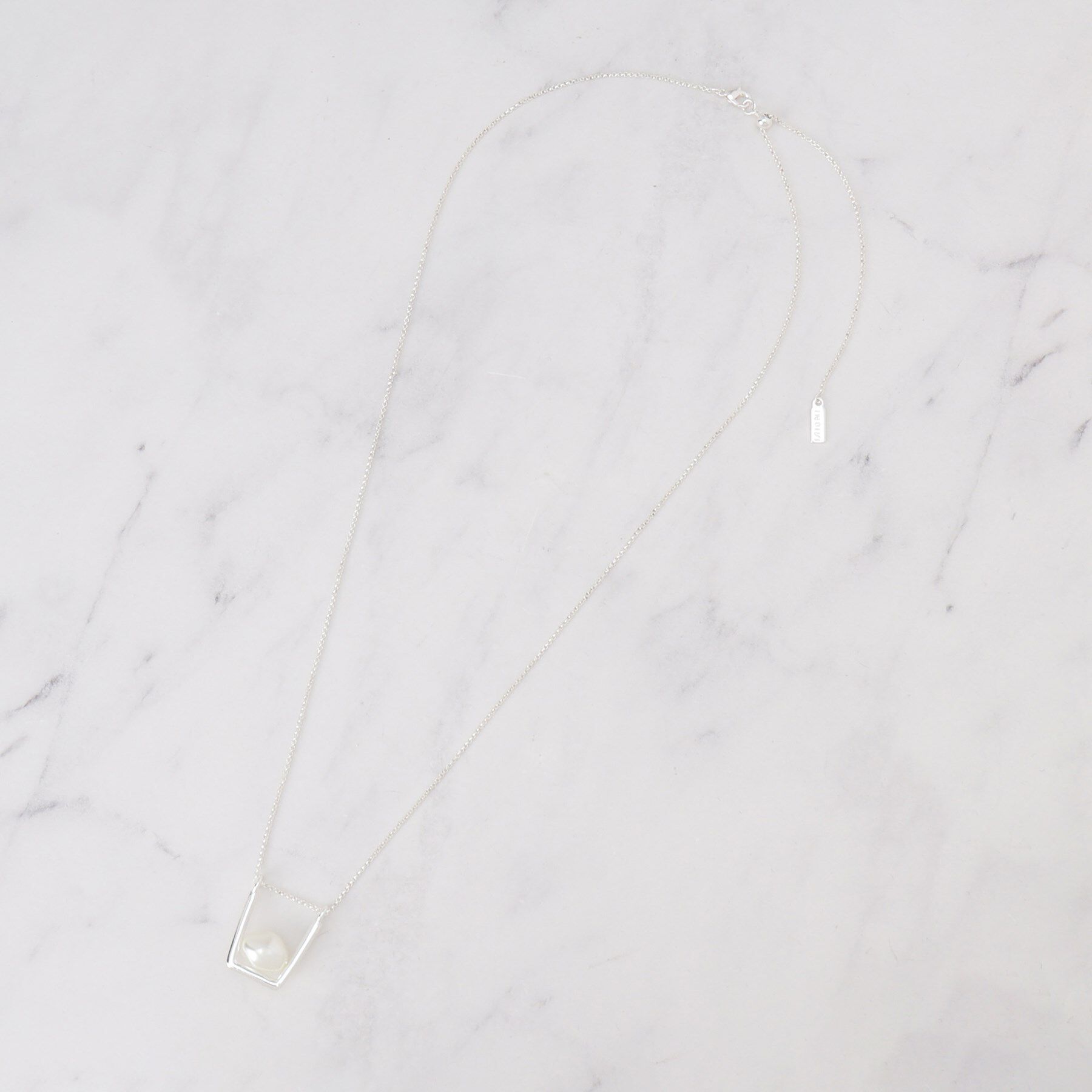 INDIVI「スクエアトップロングネックレス」|ネックレス|