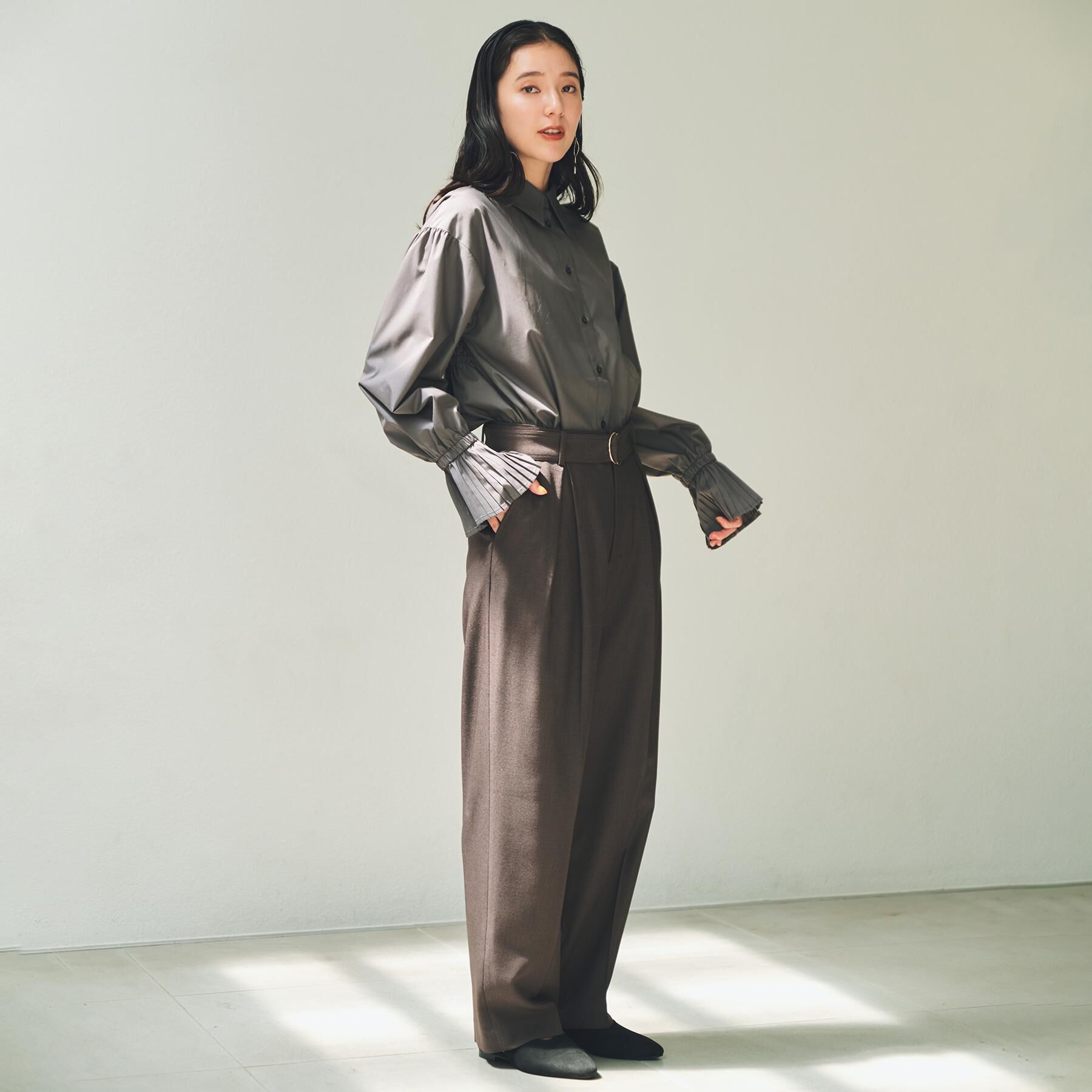 THE SHOP TK「袖プリーツ&バックシャーリングシャツ【体型カバー/洗える】」|シャツ・ブラウス|