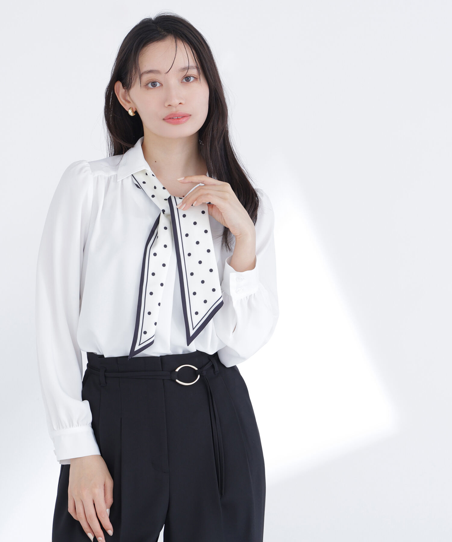  「デザインスカーフ付ブラウス」|シャツ・ブラウス|オフホワイト1