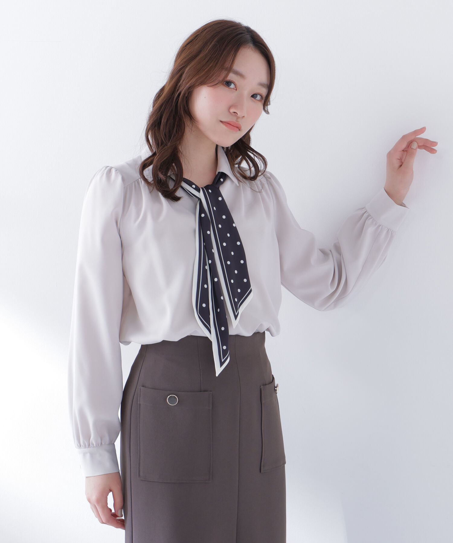  「デザインスカーフ付ブラウス」|シャツ・ブラウス|