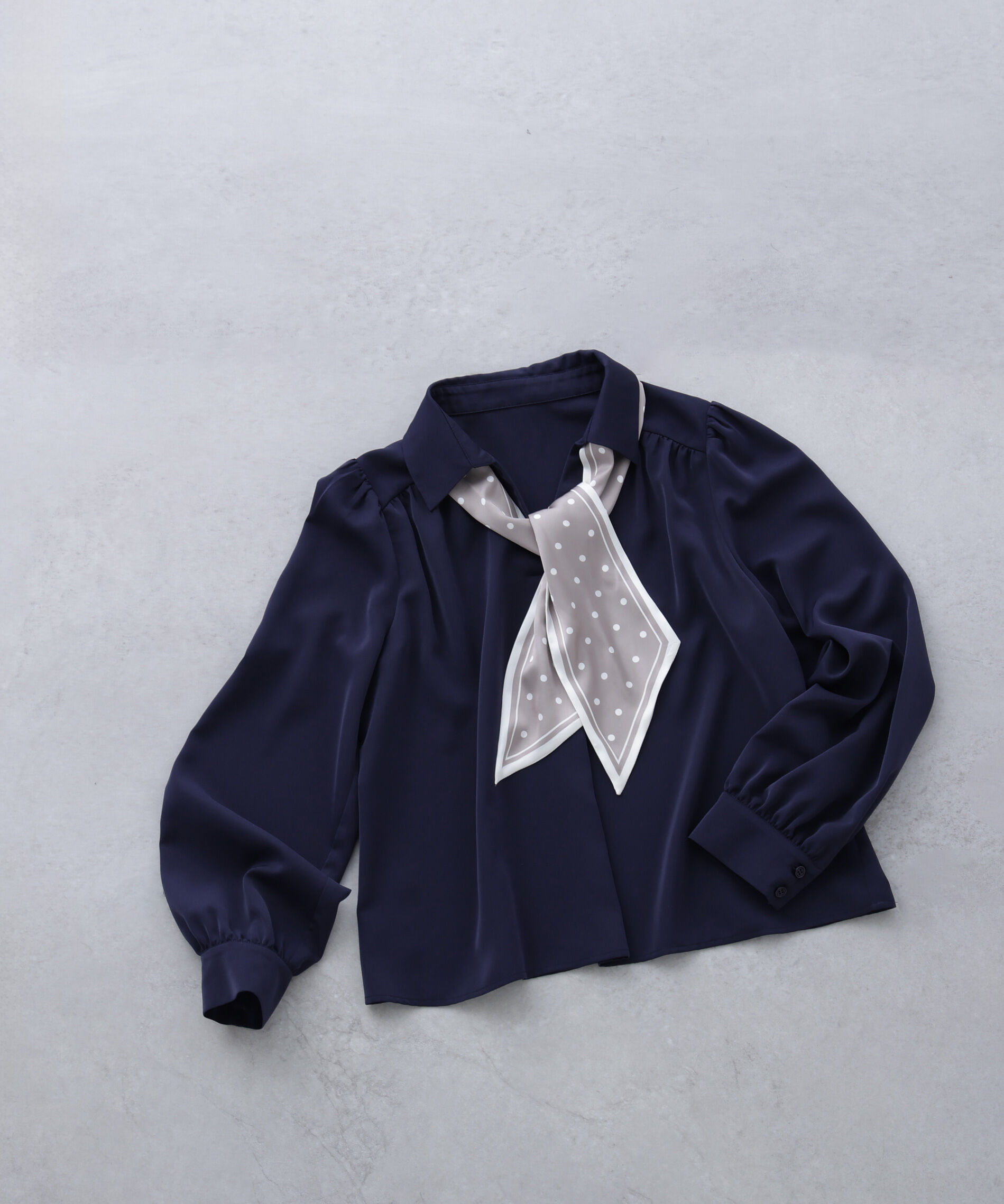  「デザインスカーフ付ブラウス」|シャツ・ブラウス|ネイビー