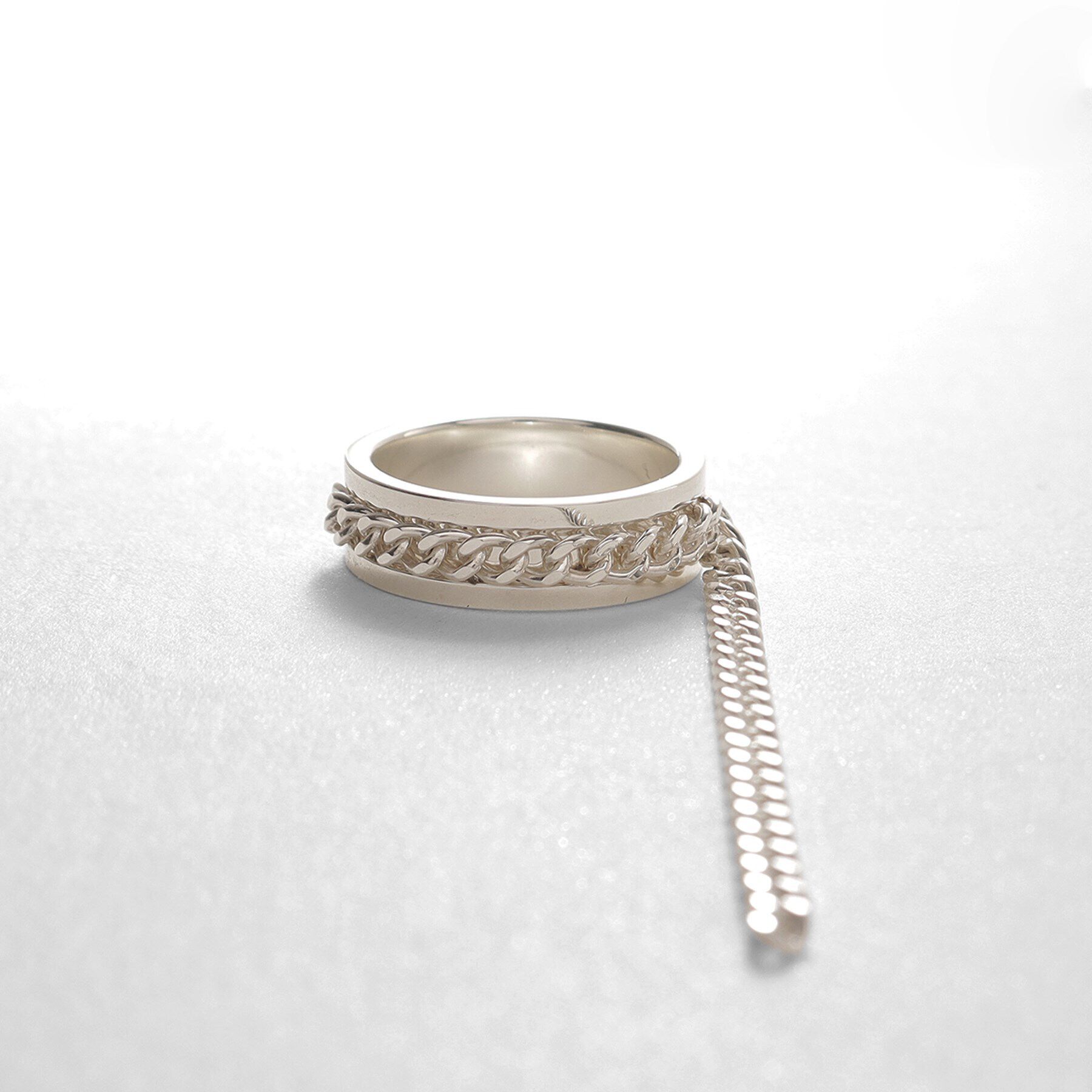 COCOSHNIK ONKITSCH「シルバー ハンギング カーブチェーンリング」|リング|