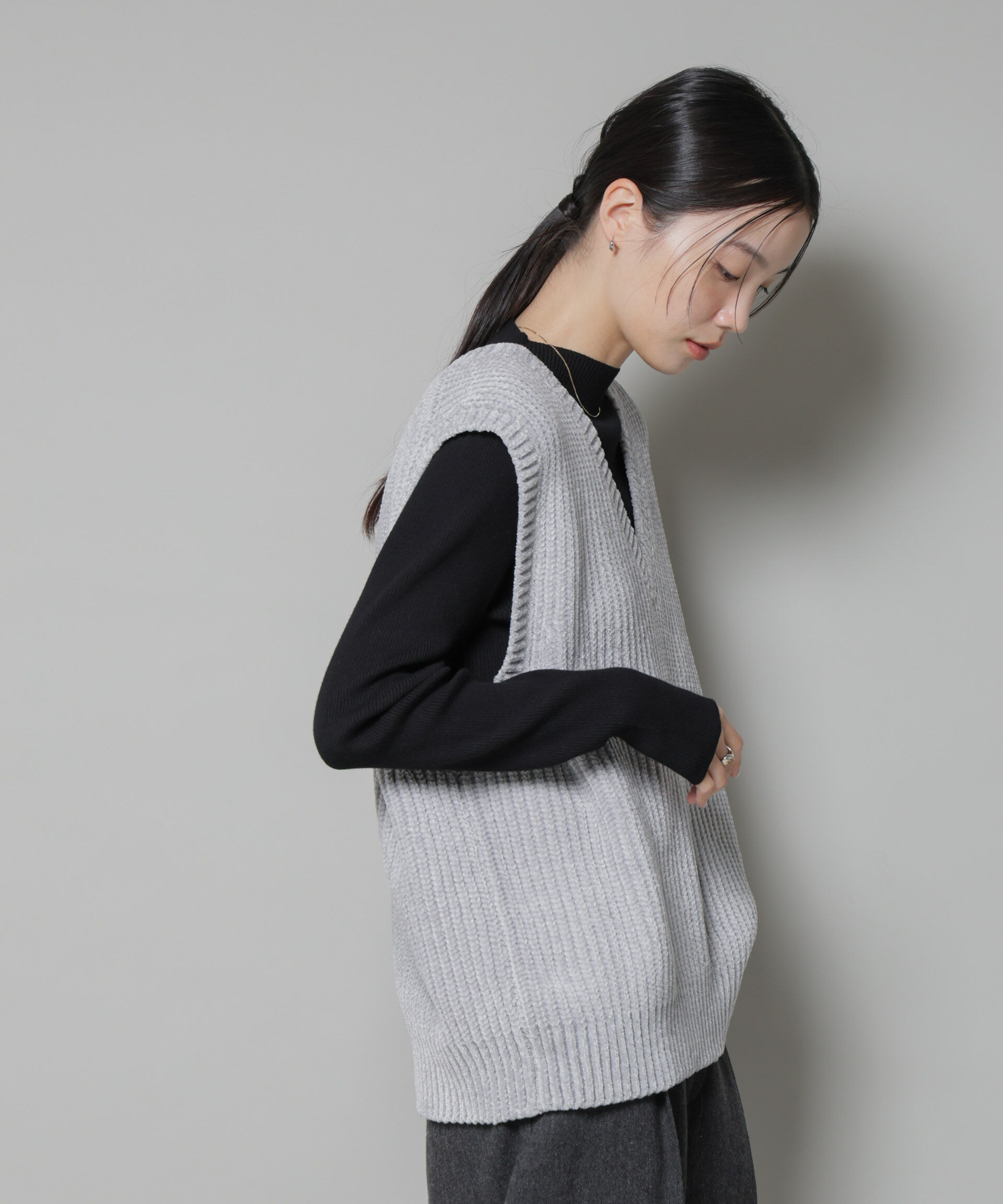 nano･universe「ベロアモールVネックニットベスト」|ニット・セーター|