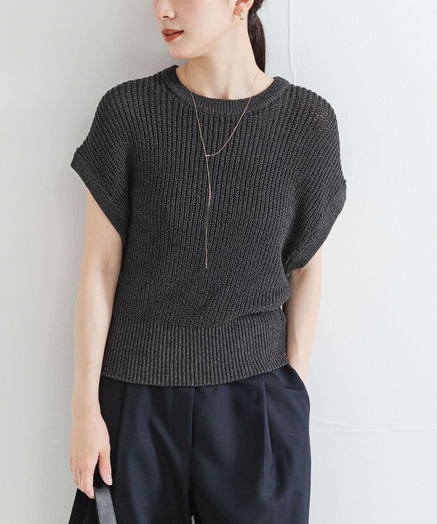 URBAN RESEARCH「ペーパーヤーンフレンチスリーブニット」|ベスト・ジレ|チャコールグレー