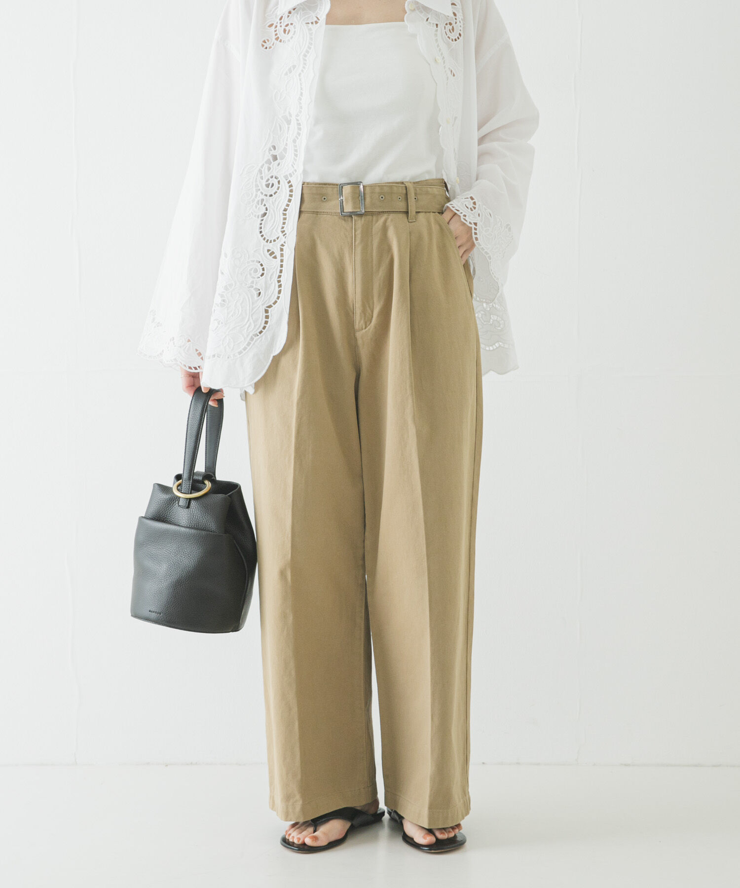 URBAN RESEARCH「『3サイズ展開』ベルト付きタックワイドチノパンツ」|その他|ベージュ