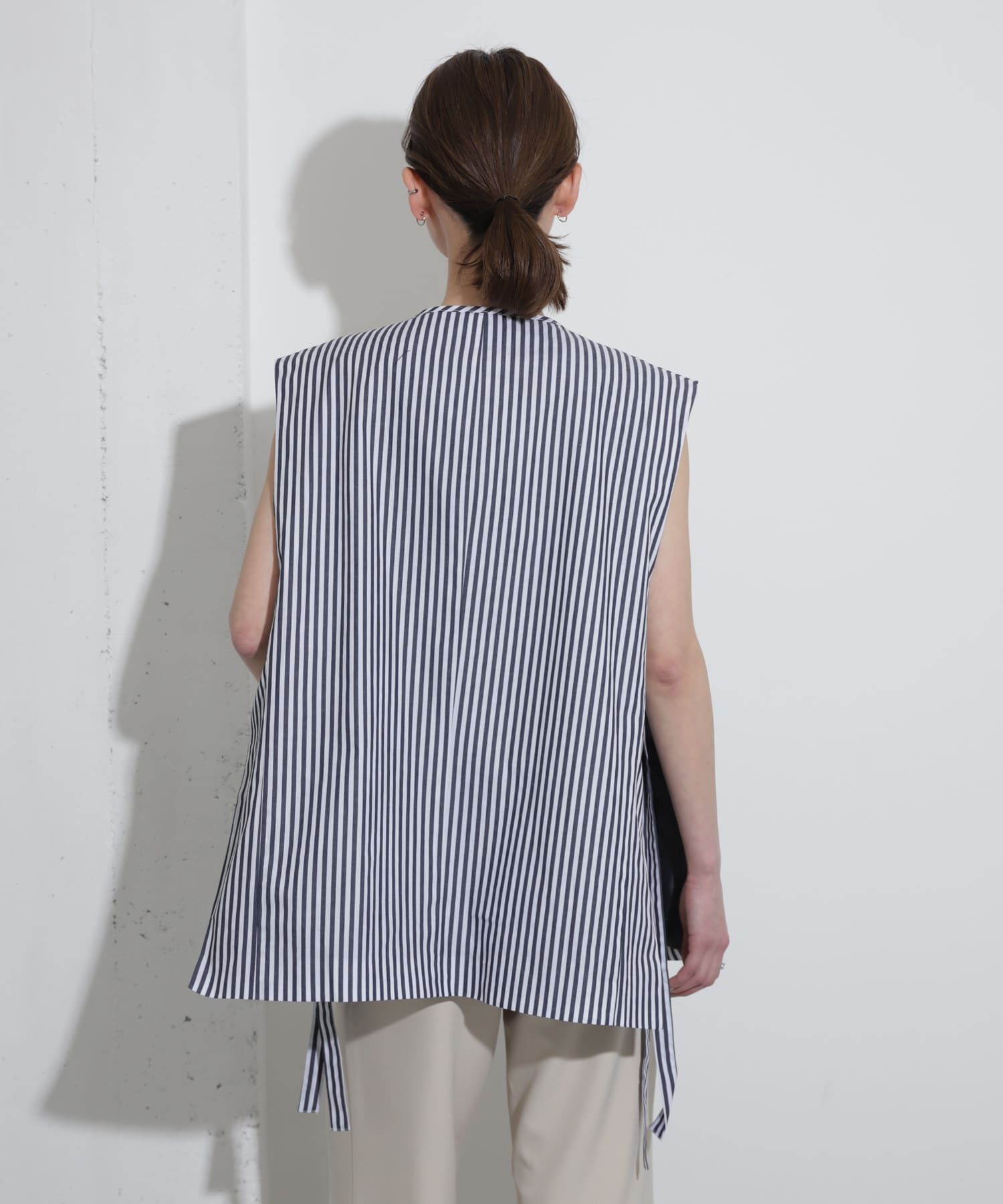 SENSE OF PLACE by URBAN RESEARCH「hxcyyd &times; SOP　ストライプフラワーコサージュシャツベスト(UNISEX)」|ベスト・ジレ|