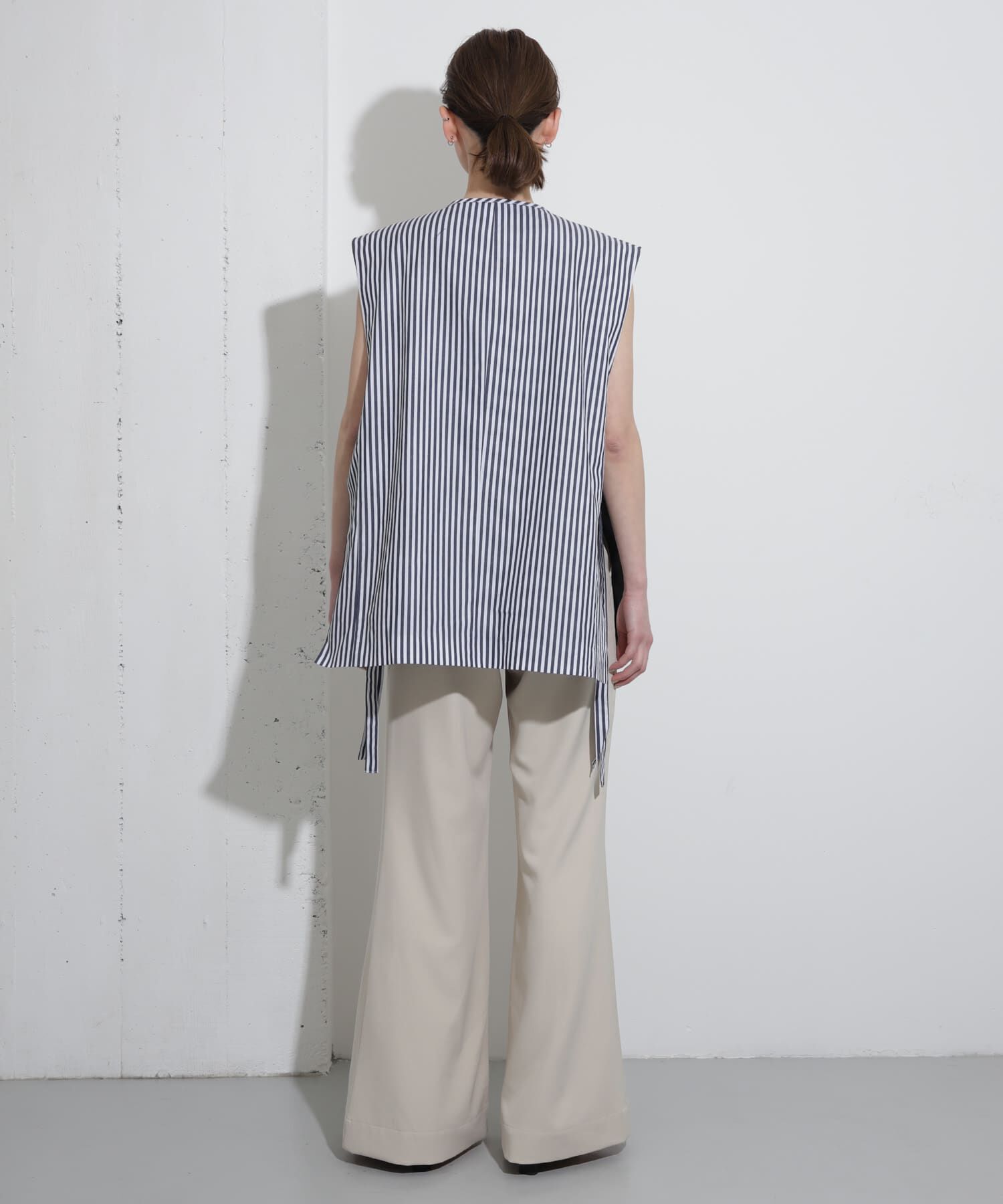 SENSE OF PLACE by URBAN RESEARCH「hxcyyd &times; SOP　ストライプフラワーコサージュシャツベスト(UNISEX)」|ベスト・ジレ|