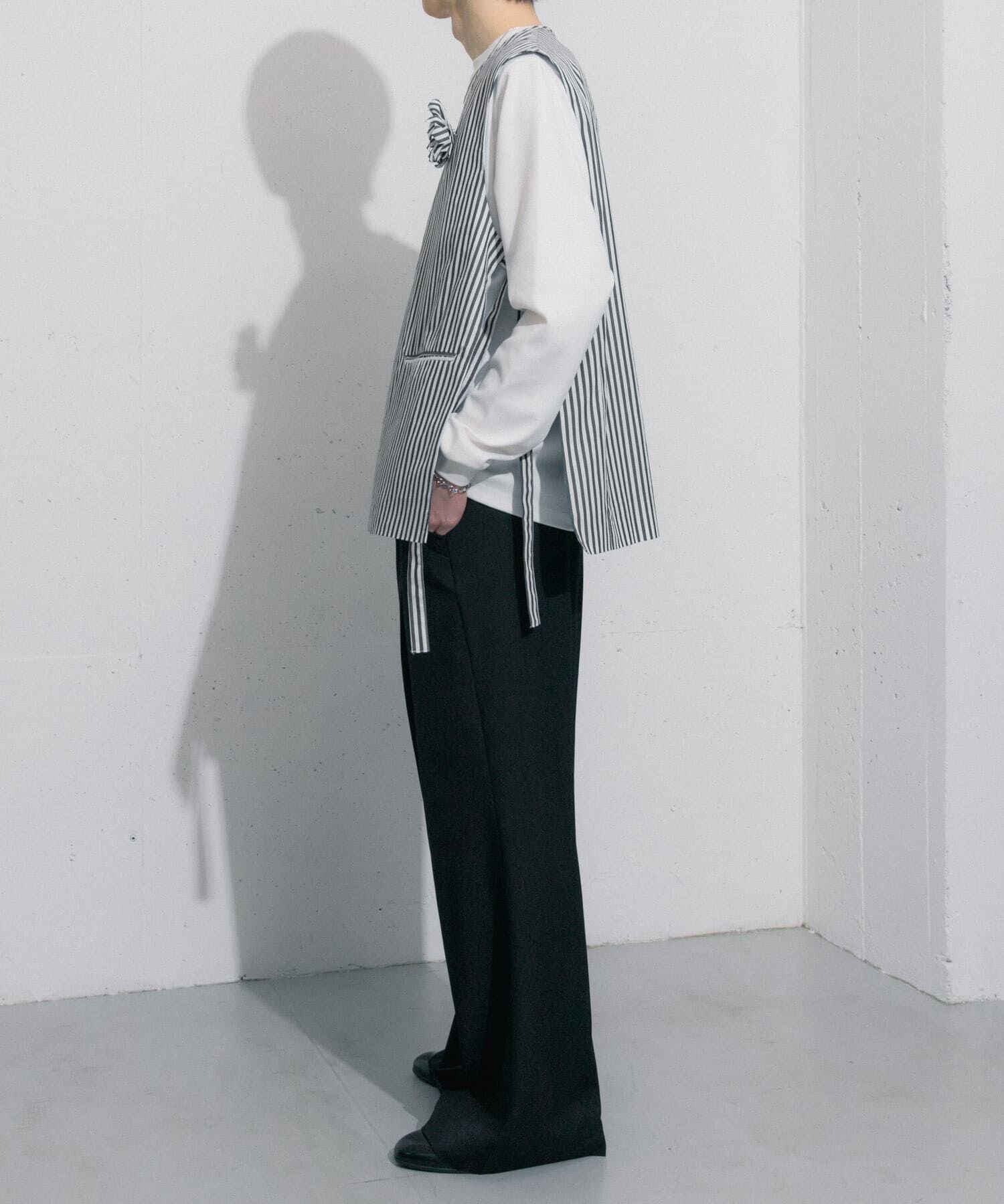 SENSE OF PLACE by URBAN RESEARCH「hxcyyd &times; SOP　ストライプフラワーコサージュシャツベスト(UNISEX)」|ベスト・ジレ|