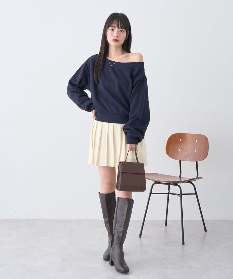 earth music&ecology「ショート丈ワンポイント刺繍オフショルスウェット」|スウェット・ジャージ|