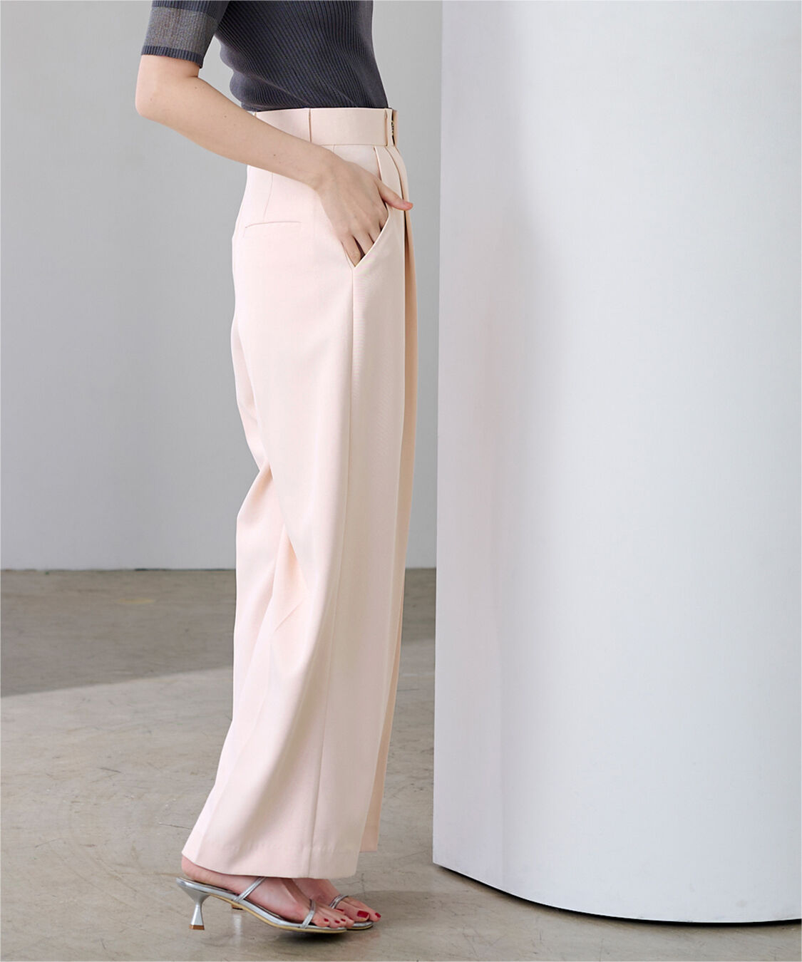 ur's「美シルエットワンタックワイドパンツ」|スラックス|