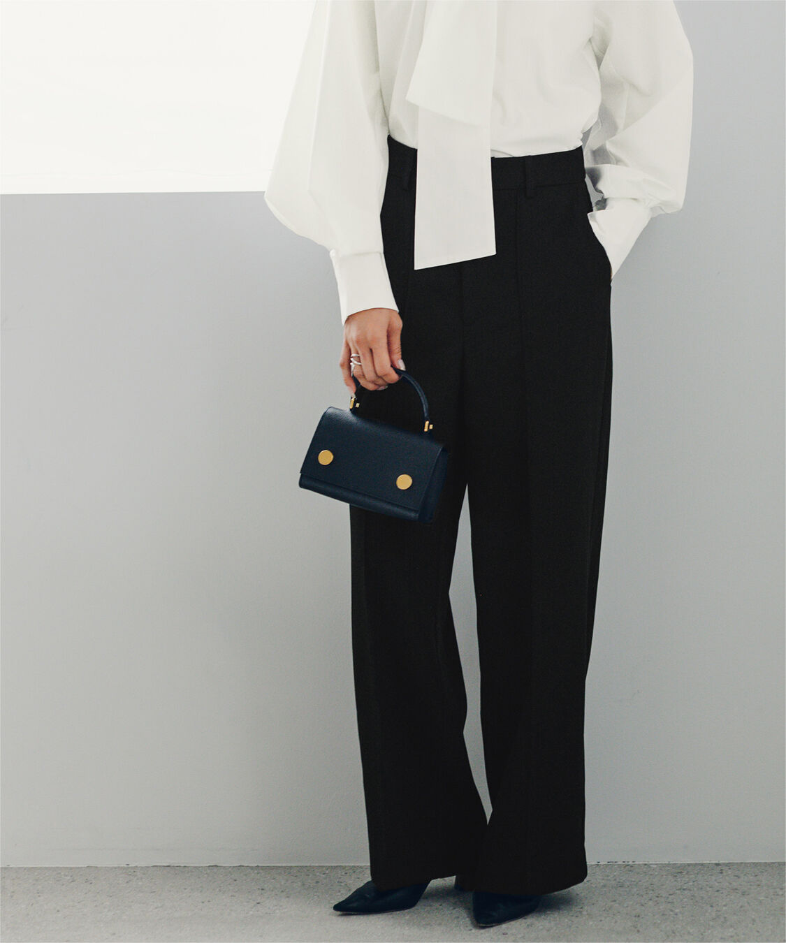 ur's「【小林有里さんコラボアイテム】ピンタックセンタープレスワイドパンツ」|スラックス|