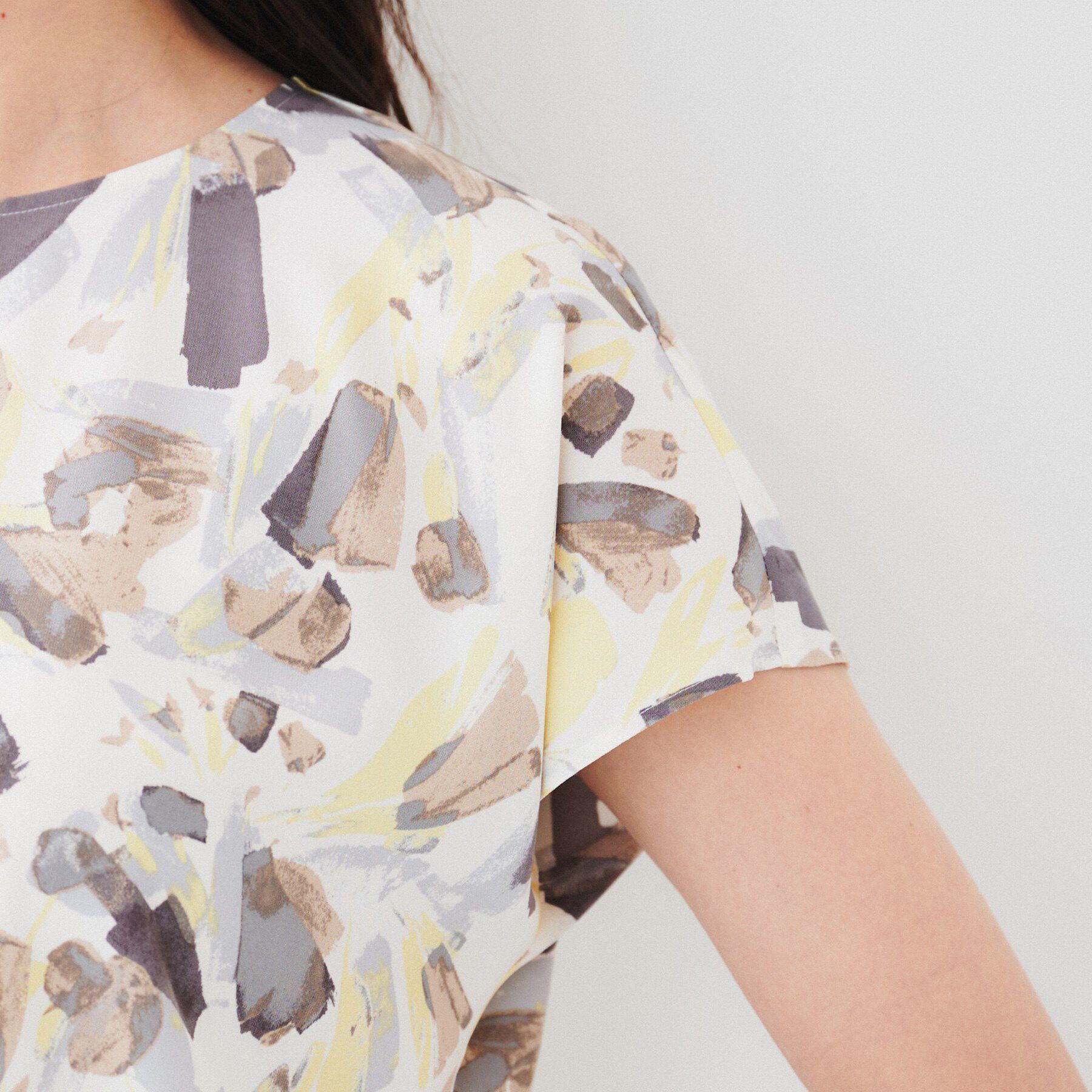 UNTITLED「【オンオフ使える/手洗い可】ペイントプリントブラウス」|シャツ・ブラウス|