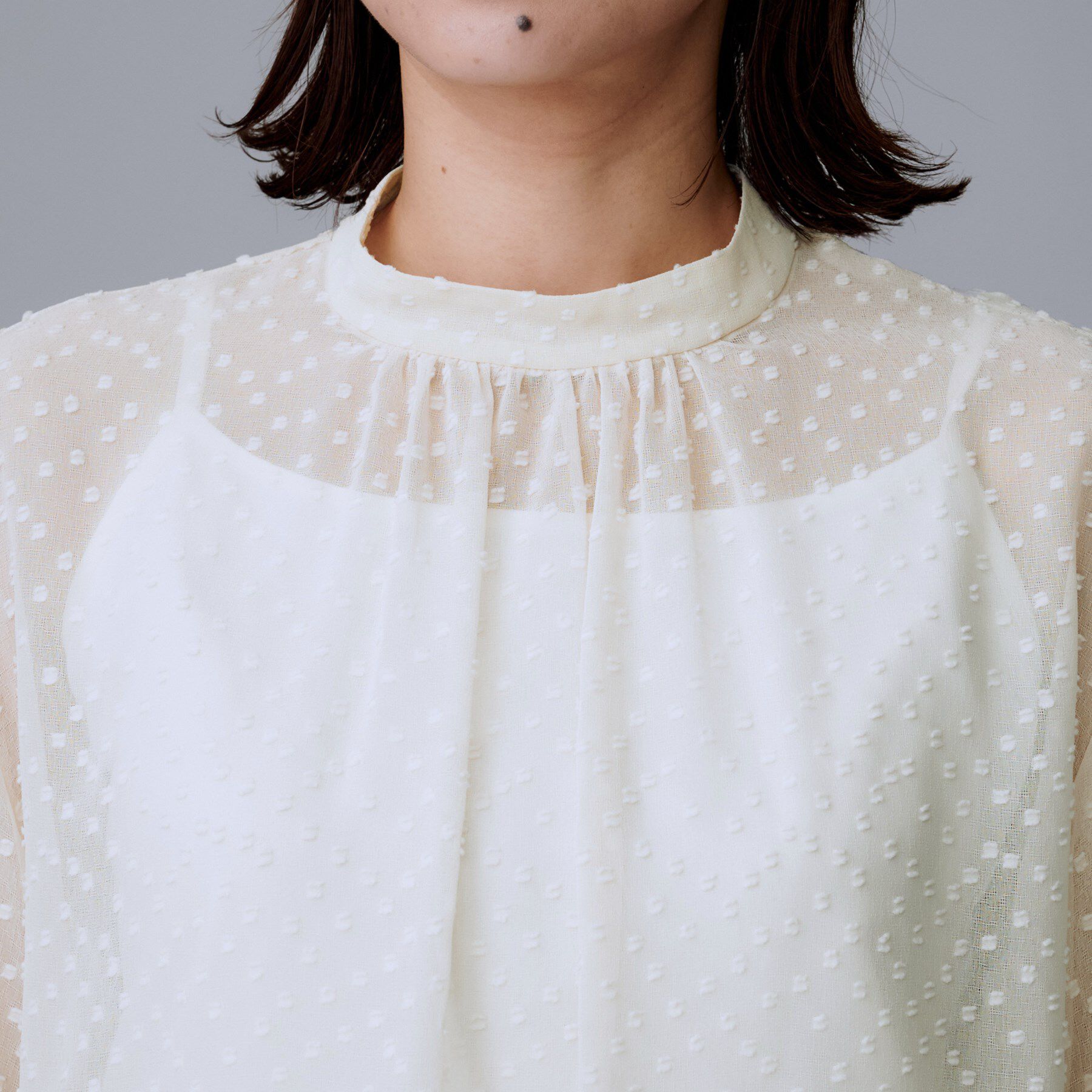 UNTITLED「【重ね着やスーツインナーに/シアー】ドットジャカード ブラウス」|シャツ・ブラウス|