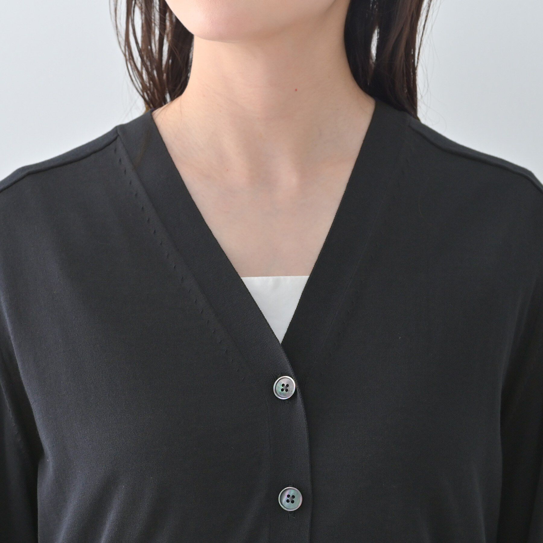 UNTITLED「【セットアップ可/洗える】シアーVネックカーディガン」|カーディガン|