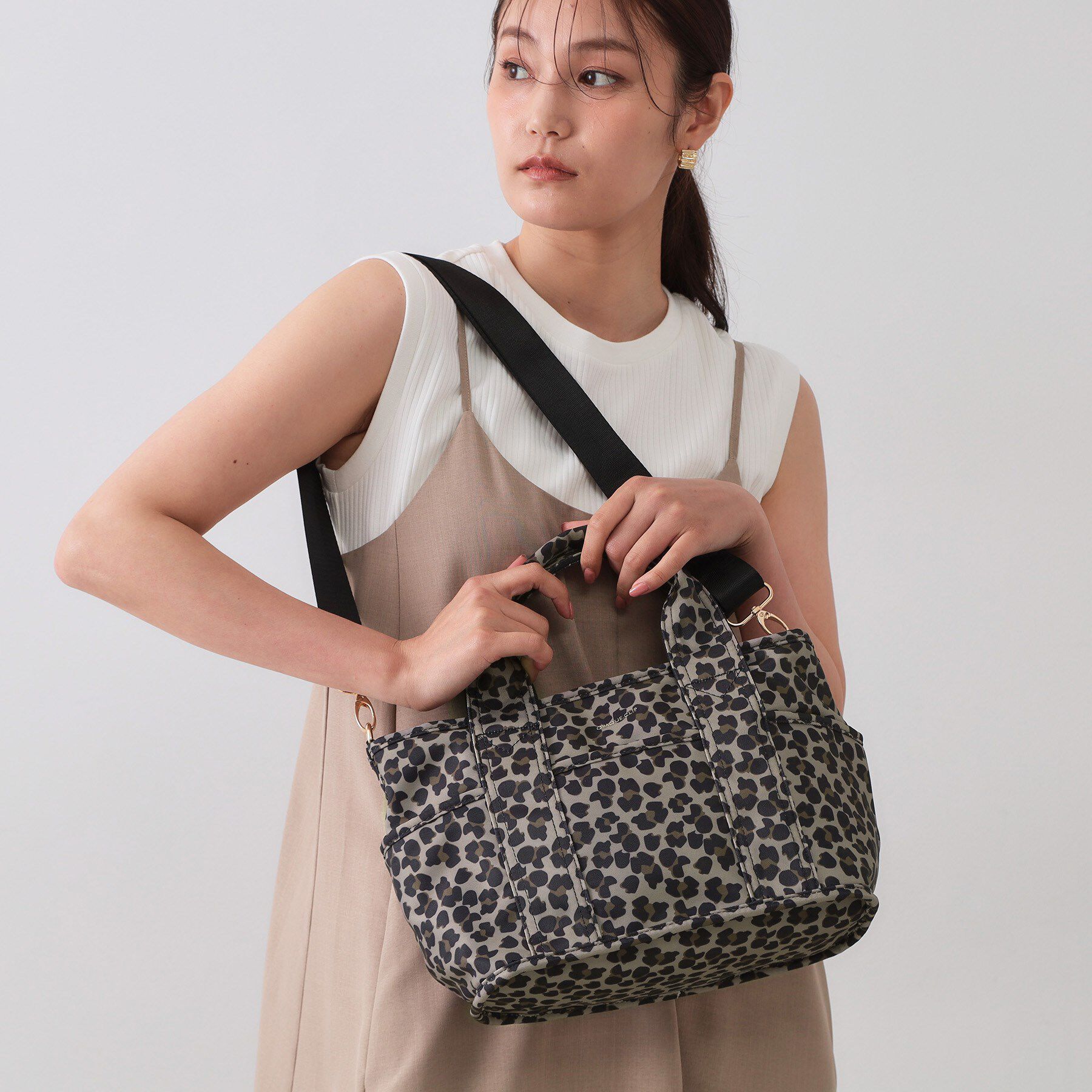 OPAQUE.CLIP「【軽量/撥水加工/2WAY/多ポケット】ツイルミドルサイズトートバッグ」|トートバッグ|ベージュ(152)