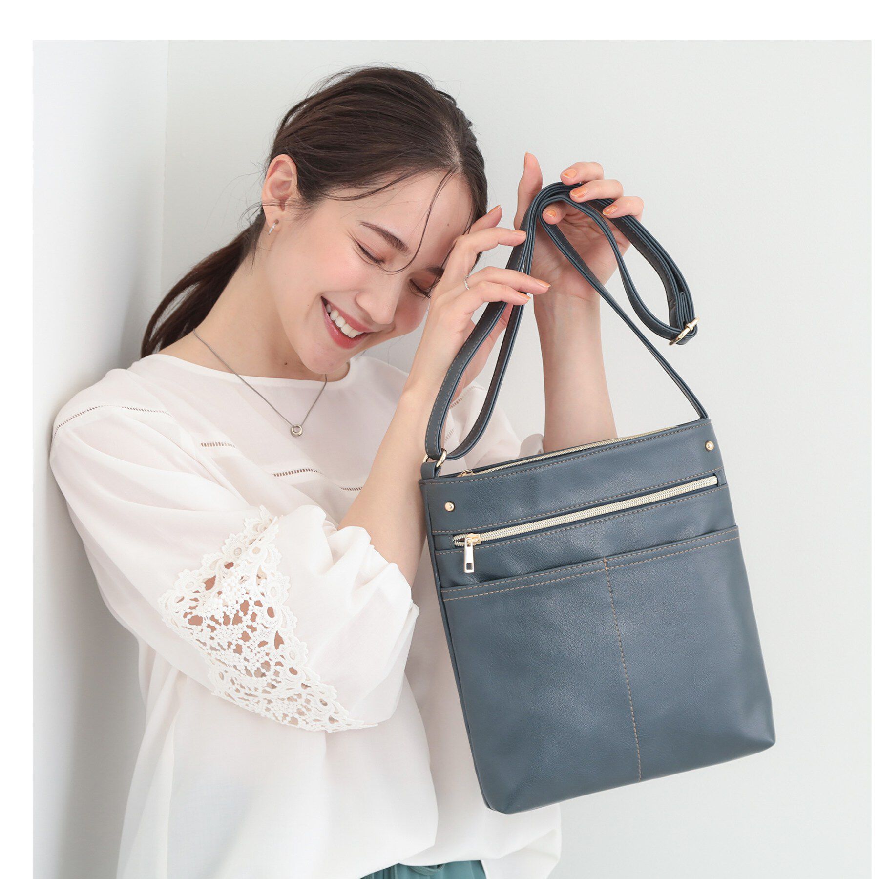 SHOO･LA･RUE「【8ポケット/ギフトにも】すっきり見えのショルダーバッグ」|ショルダー・メッセンジャー|ブルー(092)