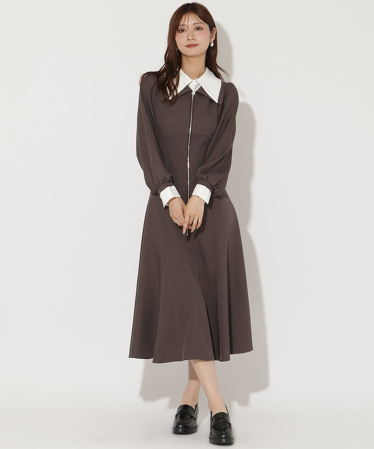 アンドクチュール「レイヤード襟フロントZIPワンピース」|ワンピース|ブラウン