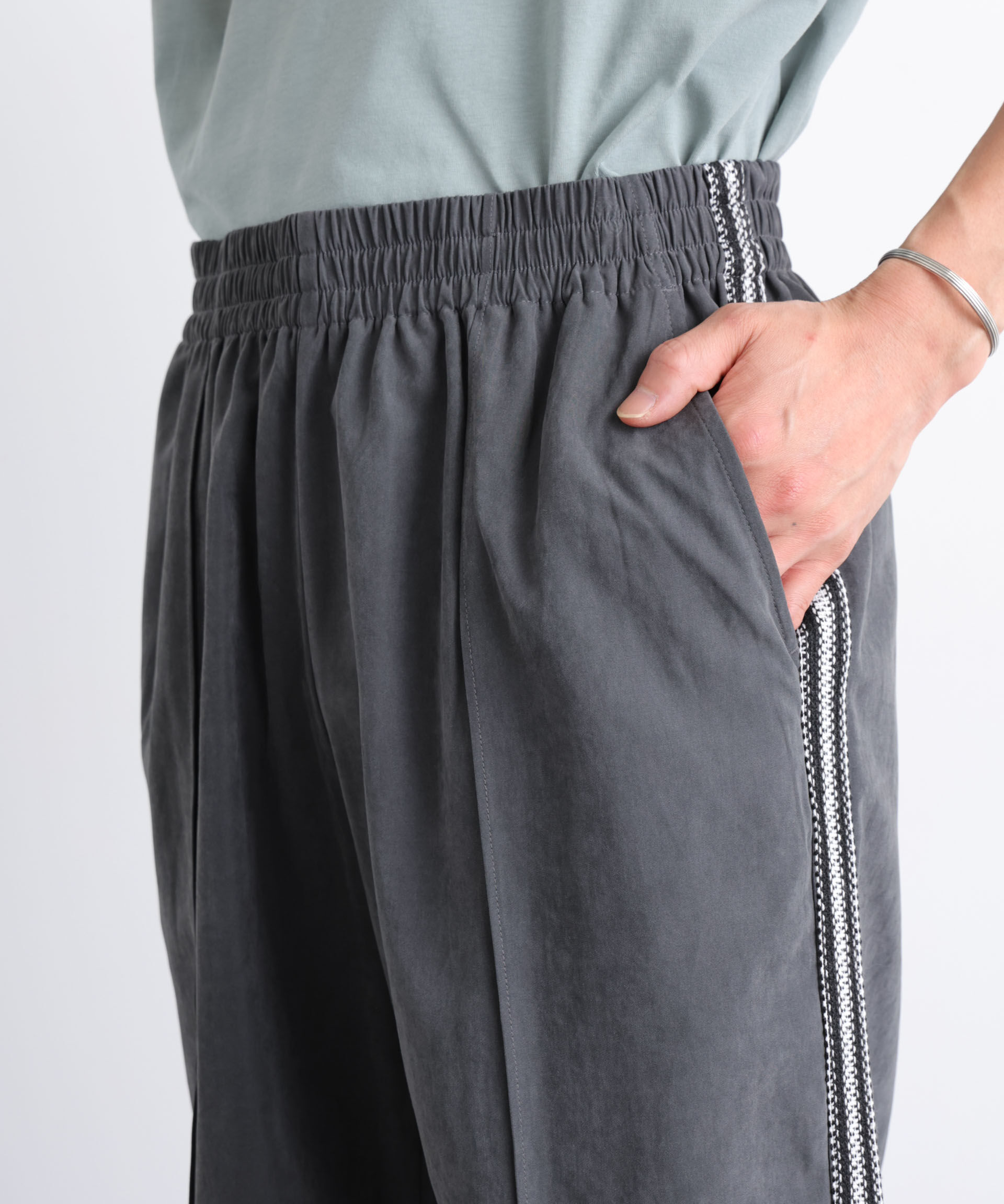 nano･universe「NORMANBROS/NORMANBROS別注 トラックパンツ」|チノ|