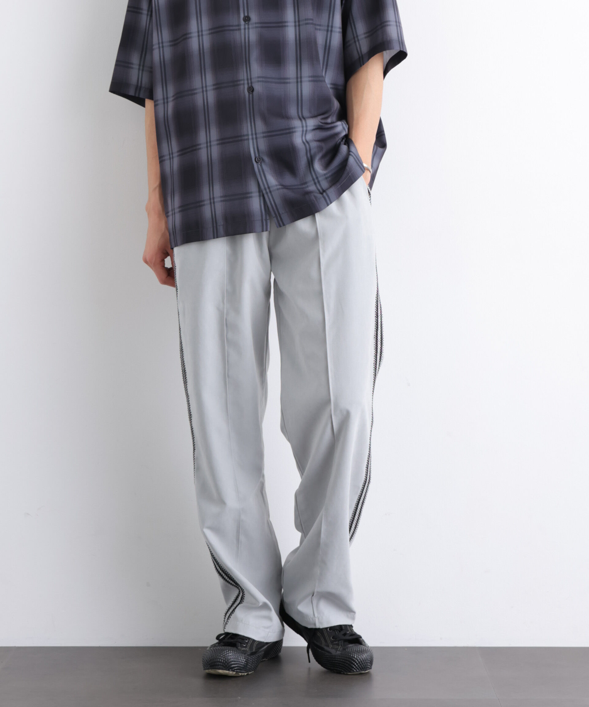 nano･universe「NORMANBROS/NORMANBROS別注 トラックパンツ」|チノ|L.グレー1