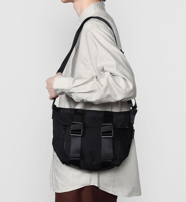  「AMIACALVA | メッセンジャーバッグ UNISEX」|ショルダー・メッセンジャー|