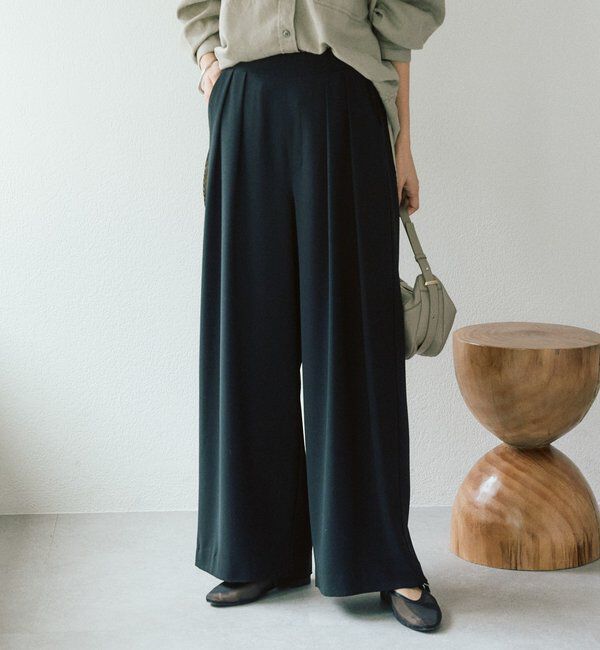  「【ウォッシャブル】【シーズンレスで使える】タックワイドスラックス」|チノ|