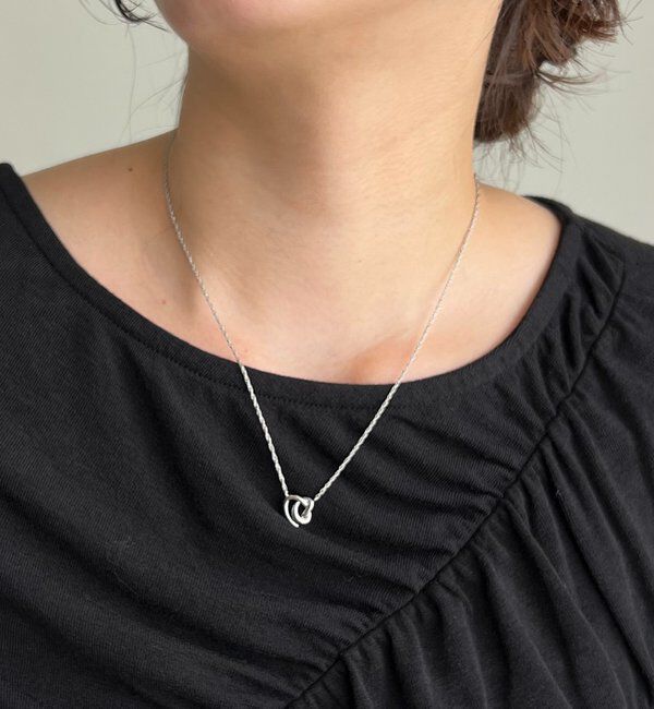  「〈GOLDY/ゴールディ〉トライアングルリボンネックレス」|リング|