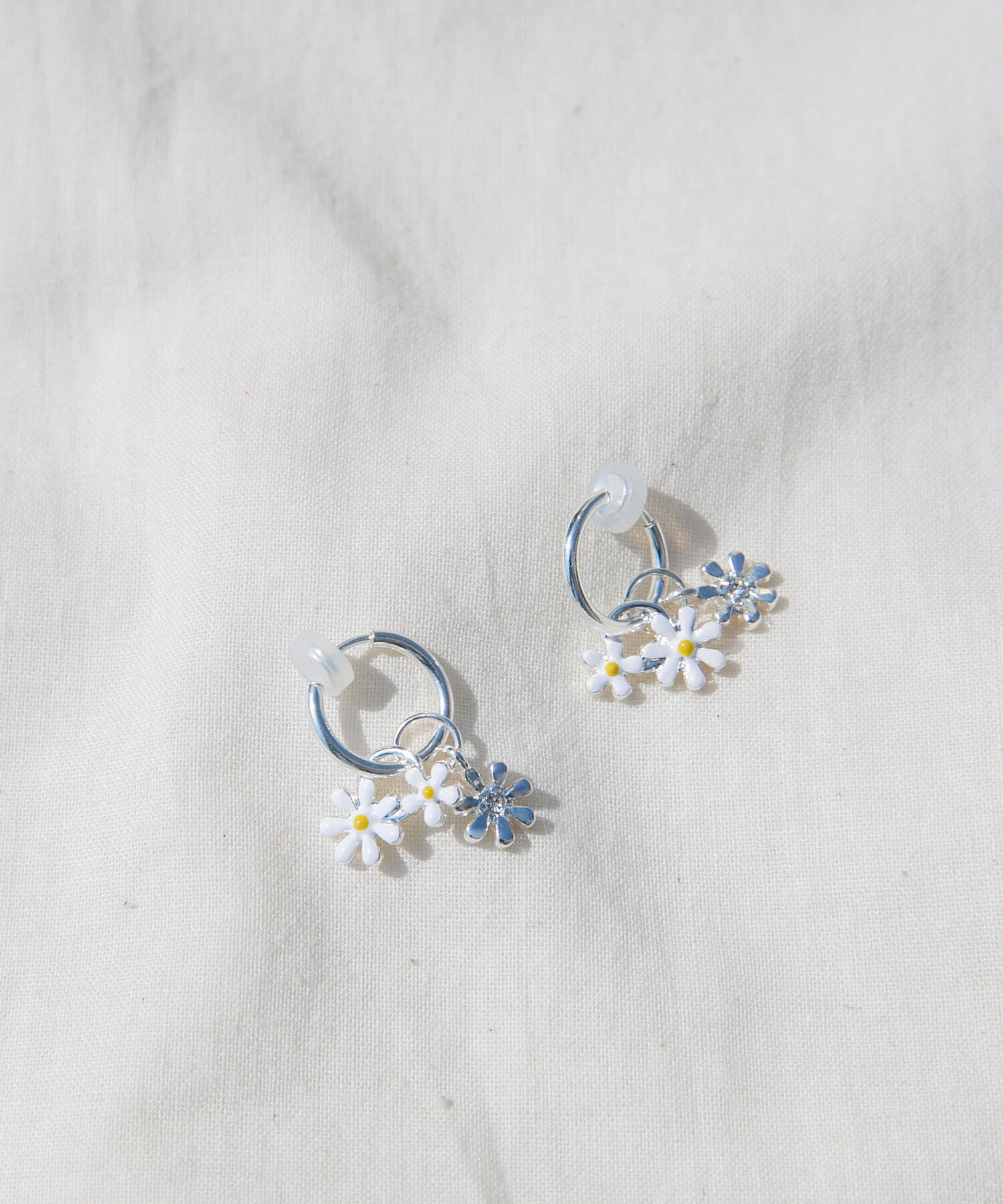 SMELLY「フラワーチャームフープイヤリング」|イヤリング|