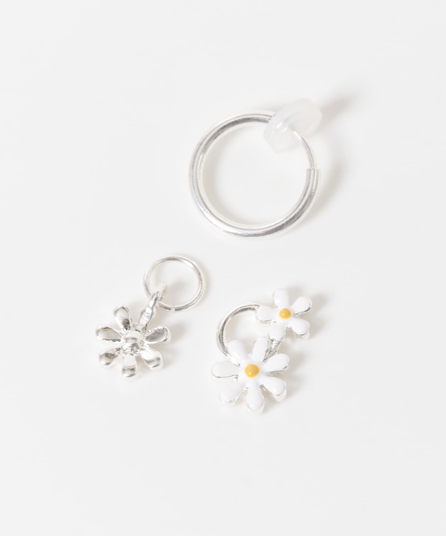 SMELLY「フラワーチャームフープイヤリング」|イヤリング|