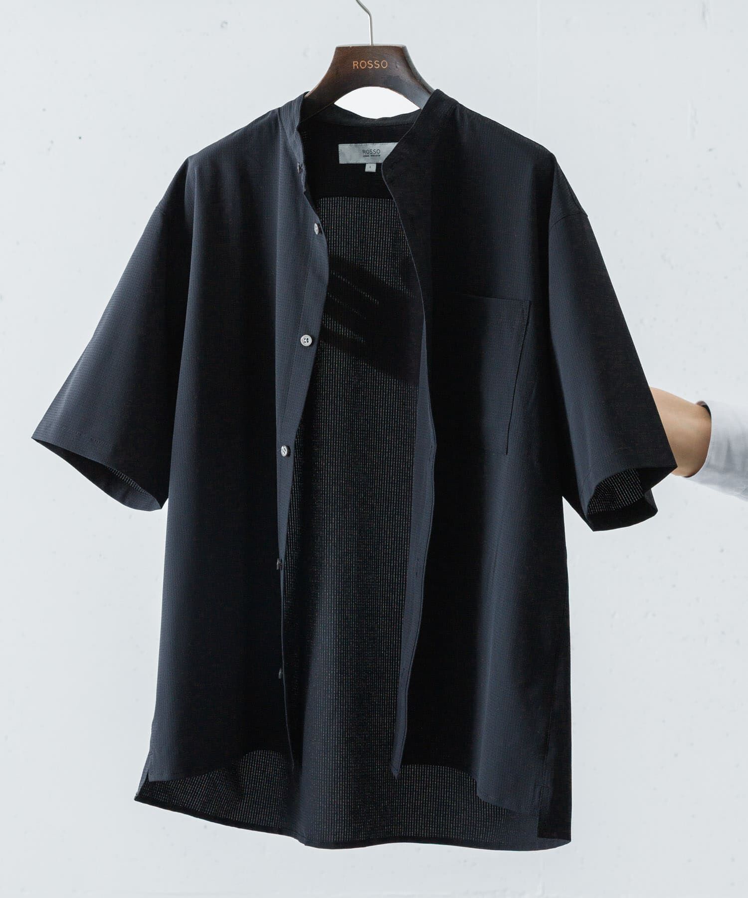 URBAN RESEARCH ROSSO「『WEB限定』『XLサイズあり』『吸水速乾』Air Stretch バンドカラーシャツ」|シャツ・ブラウス|ブラック