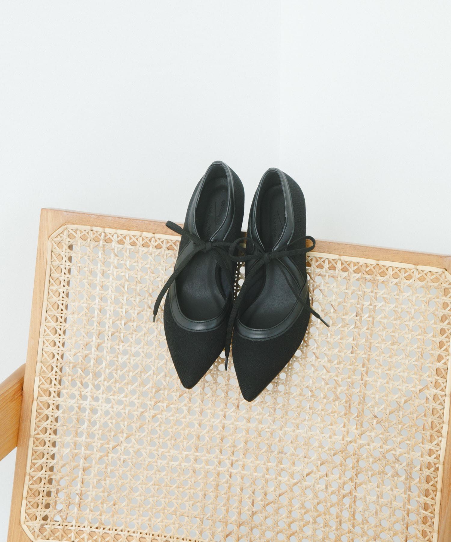 RODE SKO「『別注』AJUGA.&times;RODE SKO　『MADE IN JAPAN』チャンキーヒールリボンパンプス」|パンプス|