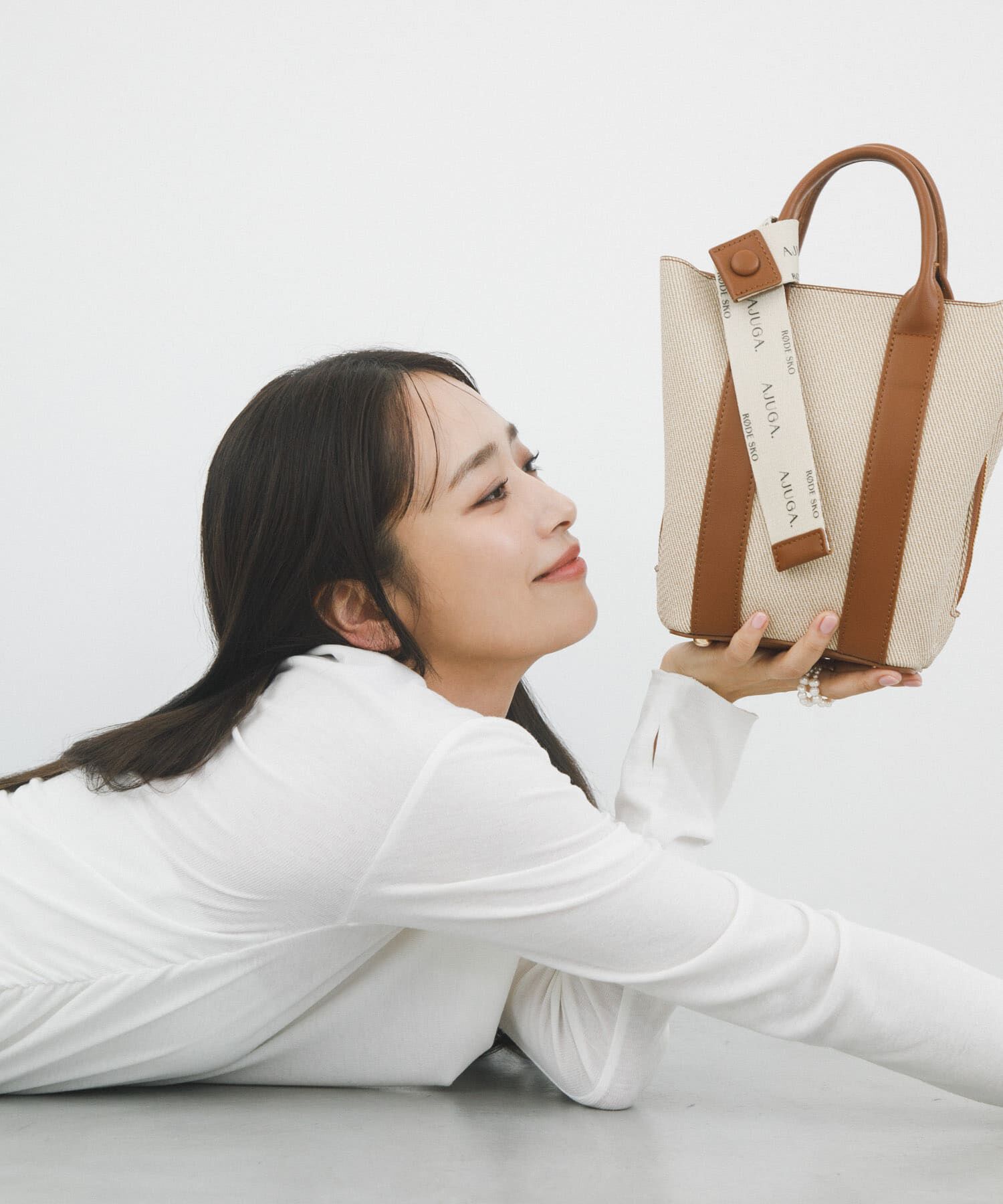 RODE SKO「『別注』AJUGA.&times;RODE SKO　ロゴリボン付ショルダーバッグ」|ショルダー・メッセンジャー|