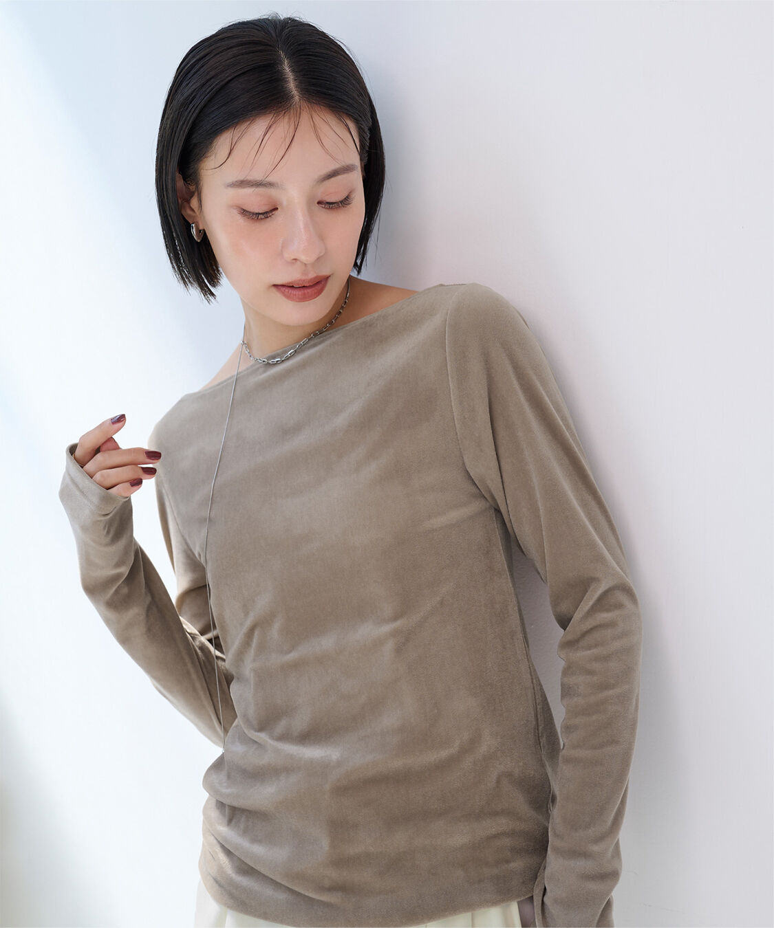 ur's「【黒川翼さんコラボアイテム】2wayボートネックベロアトップス」|Tシャツ・カットソー|モカ