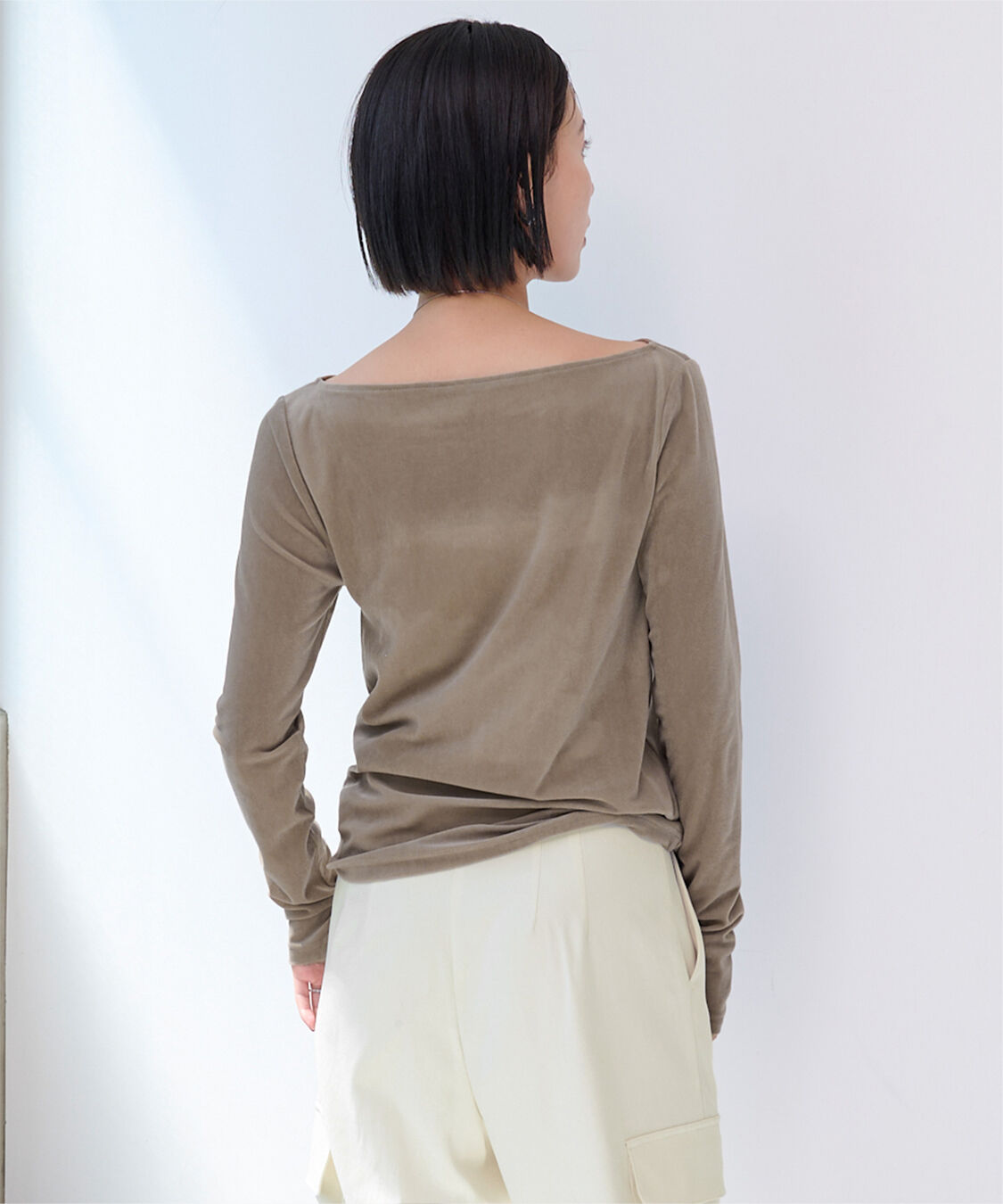 ur's「【黒川翼さんコラボアイテム】2wayボートネックベロアトップス」|Tシャツ・カットソー|