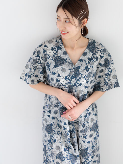 Te chichi「【LIBERTY FABRICS】Vネックフレアワンピース」|ワンピース|ネイビー