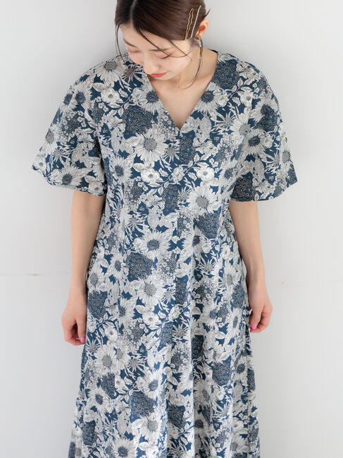 Te chichi「【LIBERTY FABRICS】Vネックフレアワンピース」|ワンピース|