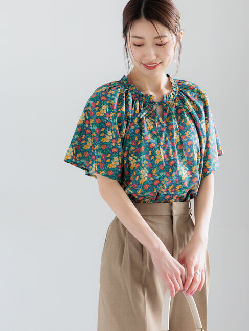 Te chichi「【LIBERTY FABRICS】フリルネックブラウス」|シャツ・ブラウス|ネイビー